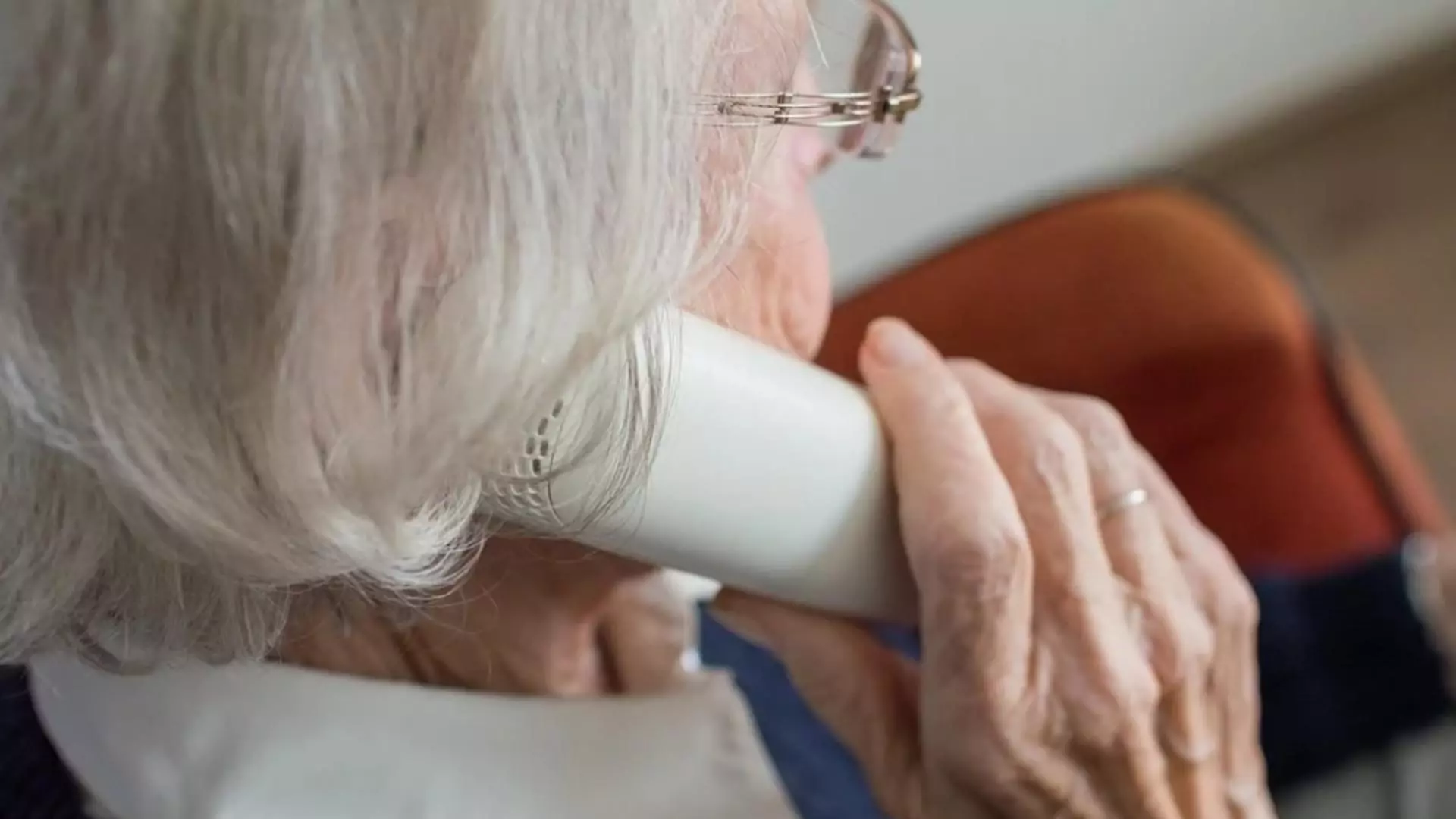 Pensionară de 71 de ani, implicată într-o reţea uriașă de trafic de migranţi