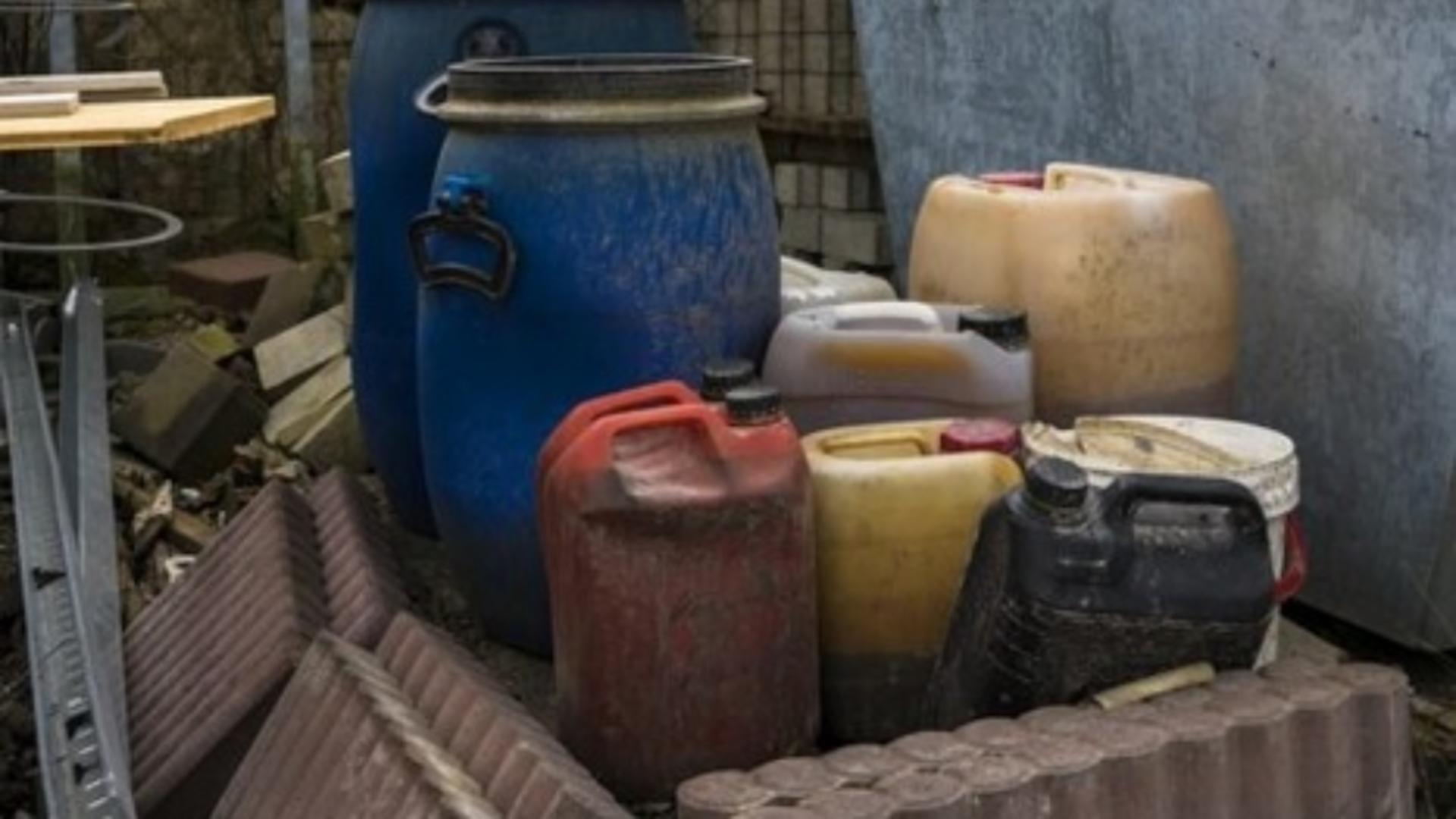 Muncitori nepalezi, învățați de un român să fure benzină