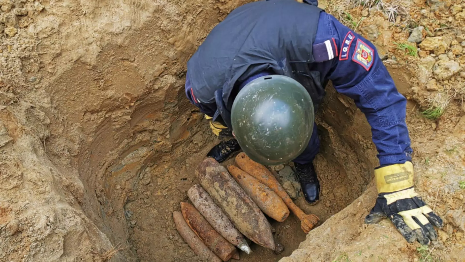 Foto arhivă Inquam. Muniţie de război rămasă neexplodată, descoperită la Pufeşti şi Câmpuri