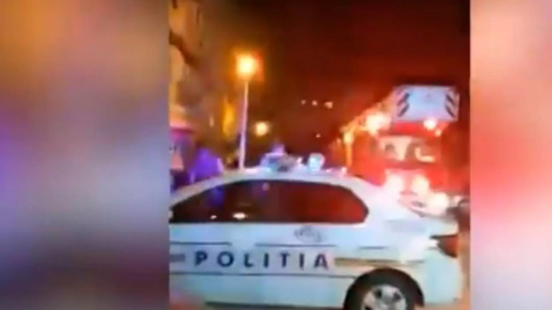 Copil de 5 ani, salvat de pompieri de pe marginea ferestrei. Foto/Arhivă