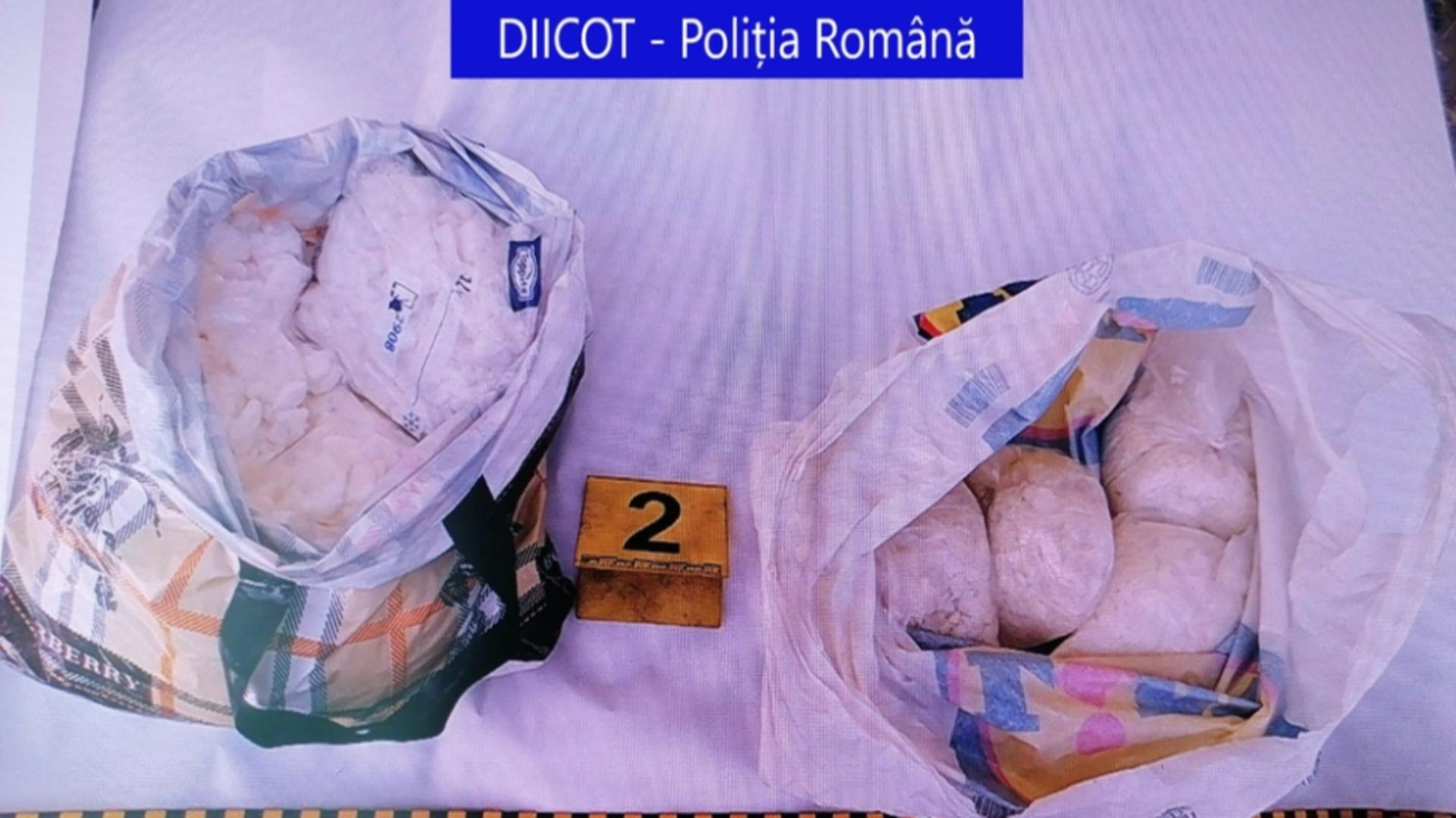 Patru kilograme de droguri, confiscate în Bistrița-Năsăud. FOTO: Poliția Română