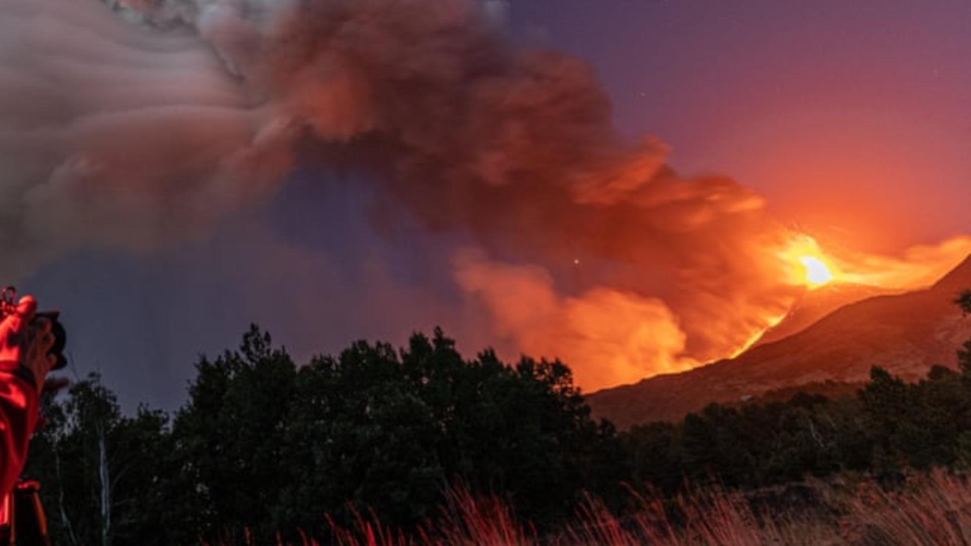 Erupția vulcanului Etna, Sicilia, pe 9 august 2021 Foto: Twitter.com