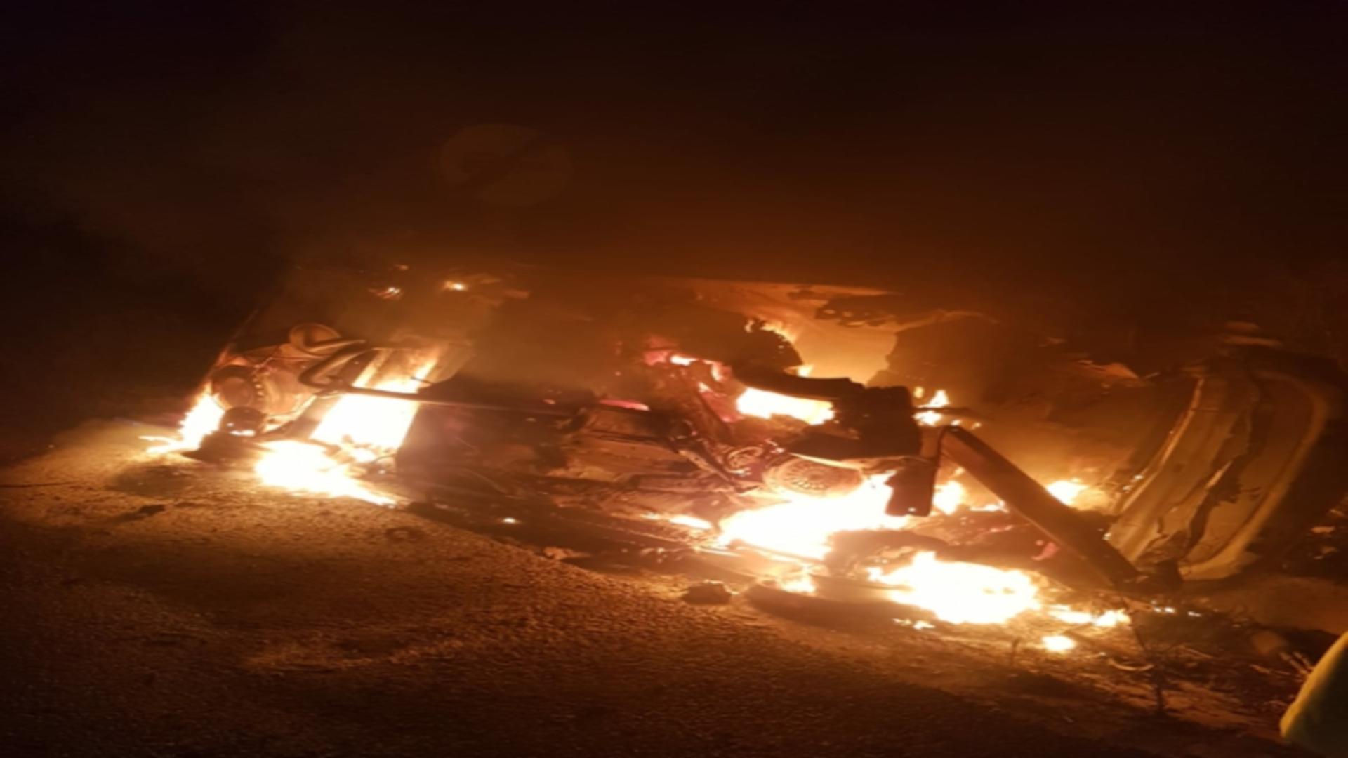 Mașină cuprinsă de flăcări, în Iași