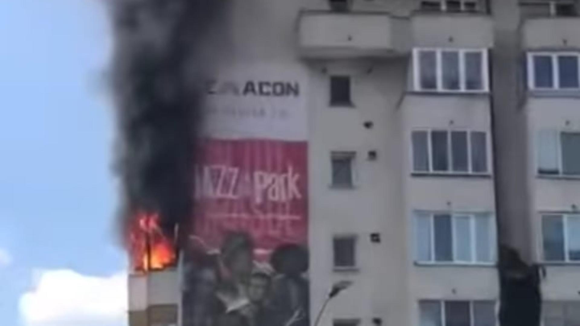 PANICĂ într-un bloc din Cluj-Napoca! Un apartament, mistuit de FLĂCĂRI - Ce au făcut locatarii