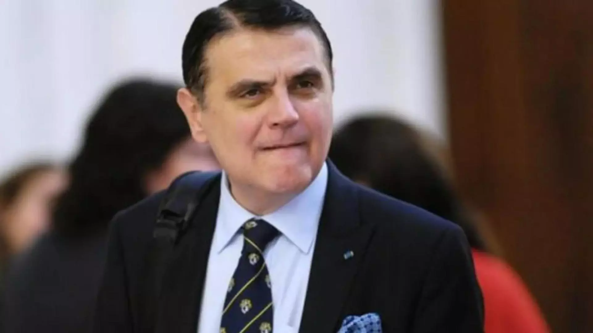 Un fost ministru a ajuns la spital după ce s-a înecat cu... usturoi - Care este verdictul medicilor