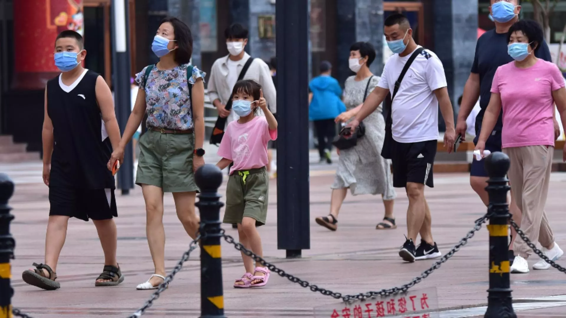 Familii pe strada, în China / Foto: ProfiMedia