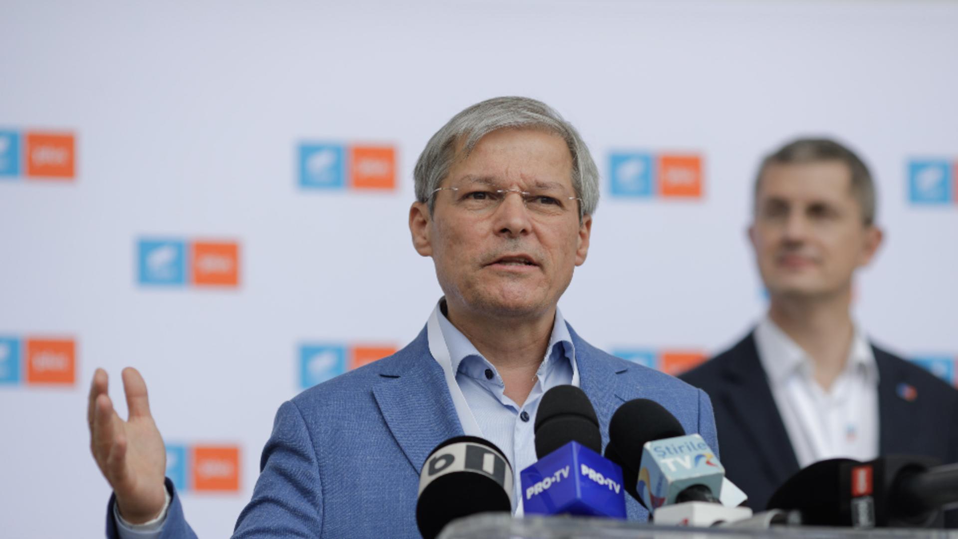 Dacian Cioloș Este Noul Președinte Al Usr Plus Victorie La Limită In Fața Lui Dan Barna