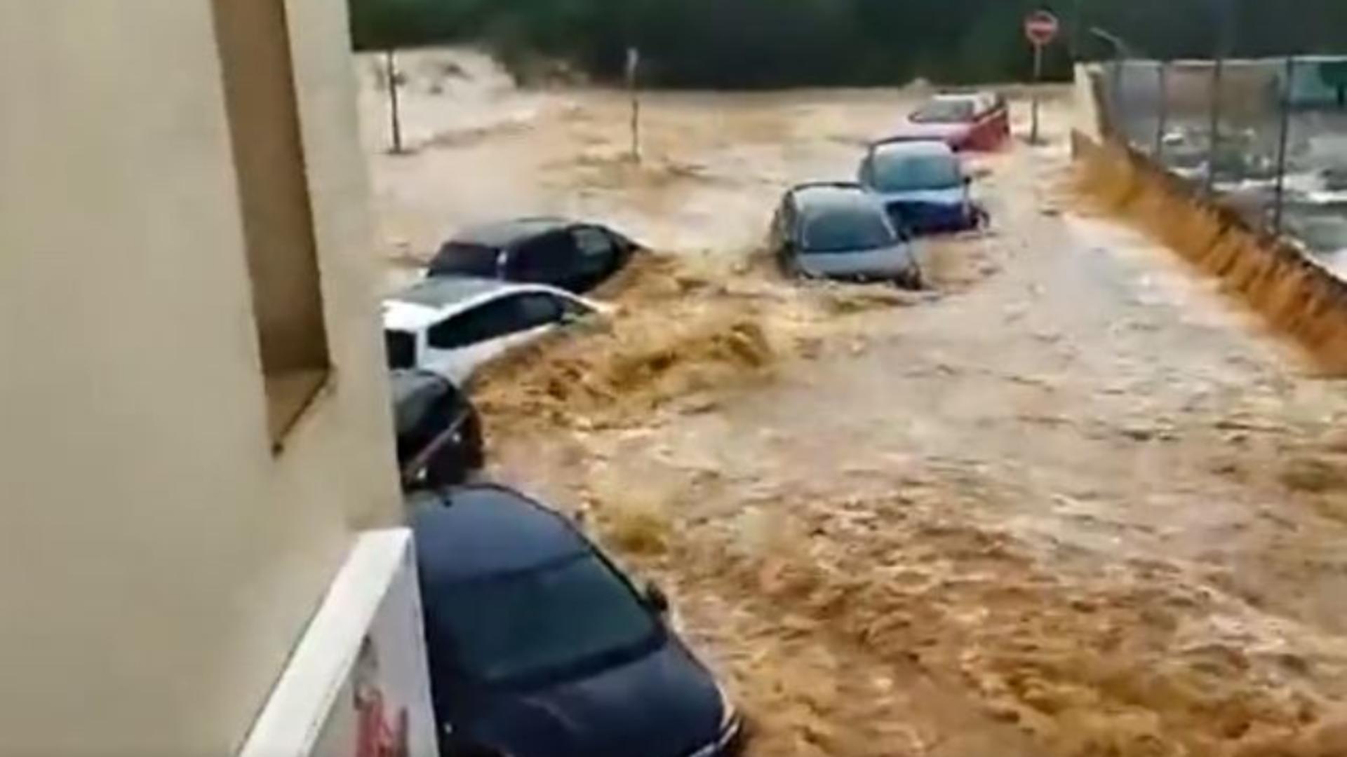 O ploaie de doar câteva ore a provocat inundații masive în Spania