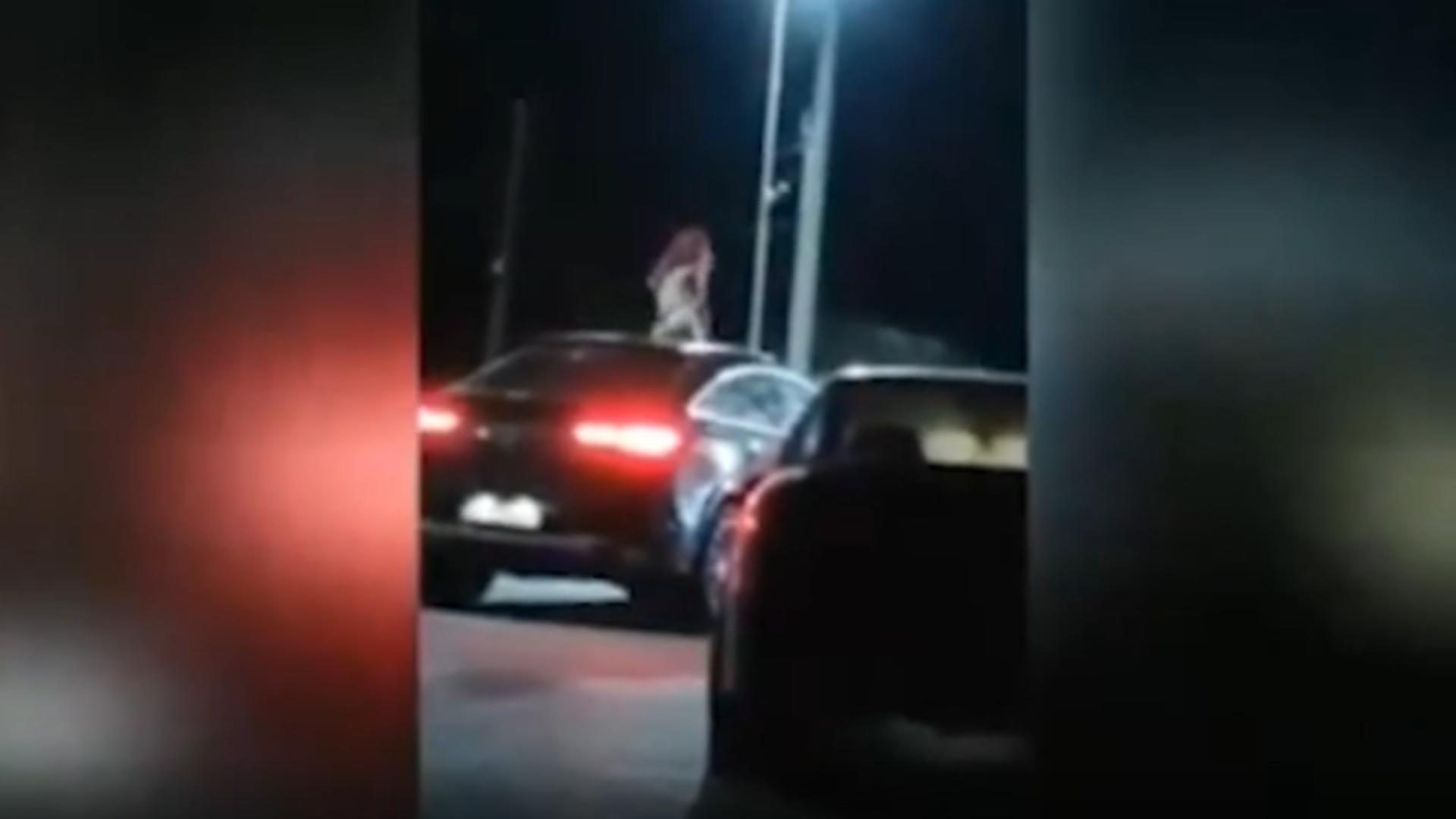 Scene halucinante surprinse într-o benzinărie, în mașina viceprimarului liberal din comuna Răsuceni (jud. Giurgiu) / Captură video