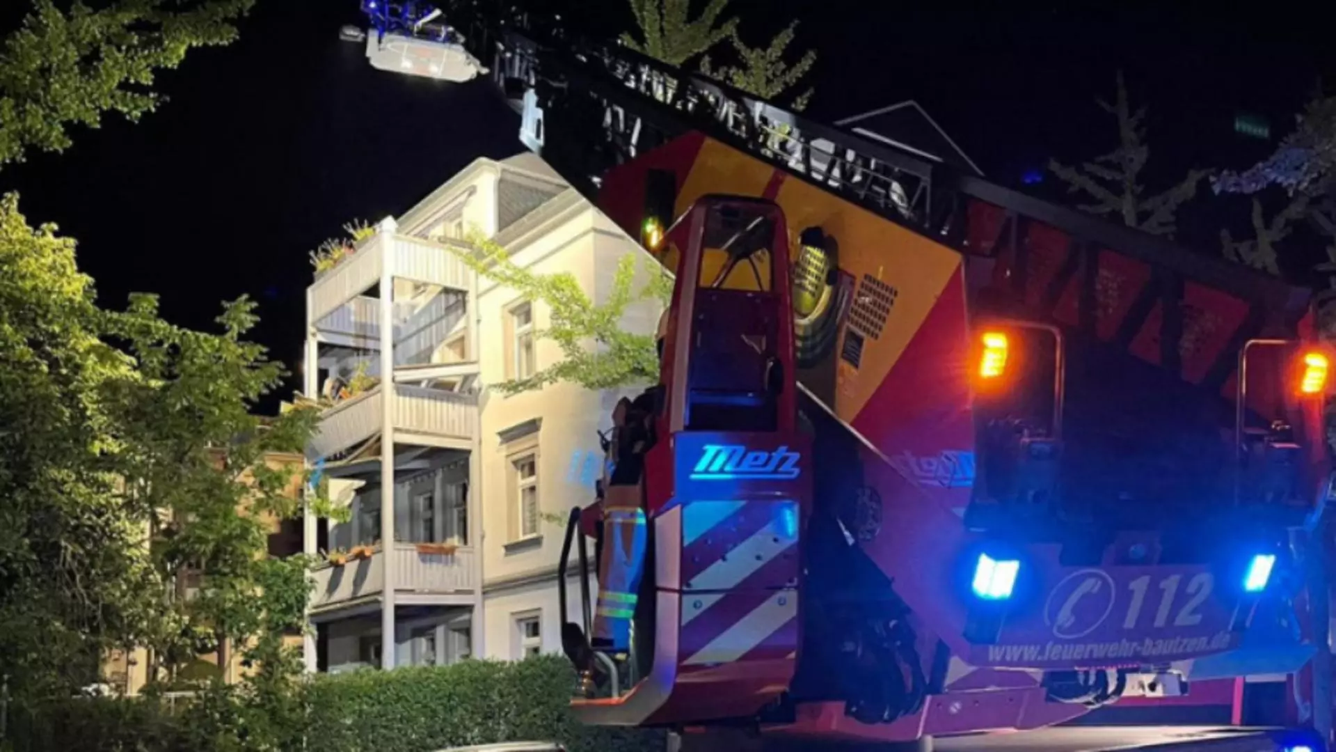 Nouă victime după ce un balcon s-a prăbușit cu tot cu persoanele aflate în el