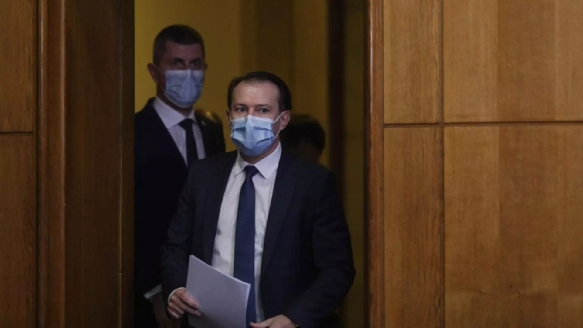 Barna atuncă responsabilitatea valului 4 pe umerii lui Cîțu. Foto/Inquam