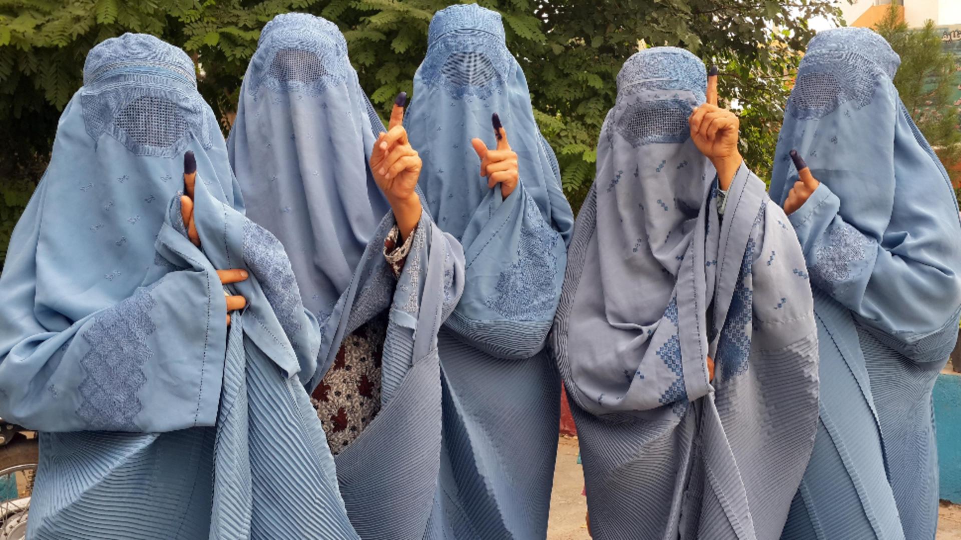 Femeile afgane pot merge la facultate, dar în condiții speciale. Foto/Profimedia