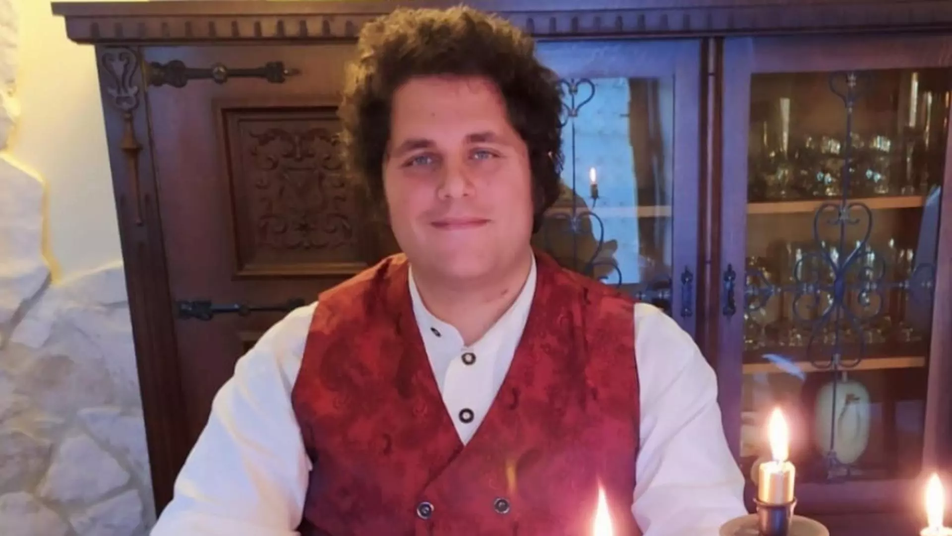 Viață de poveste pentru un italian - Trăiește, de 3 ani, ca un hobbit, în pădure
