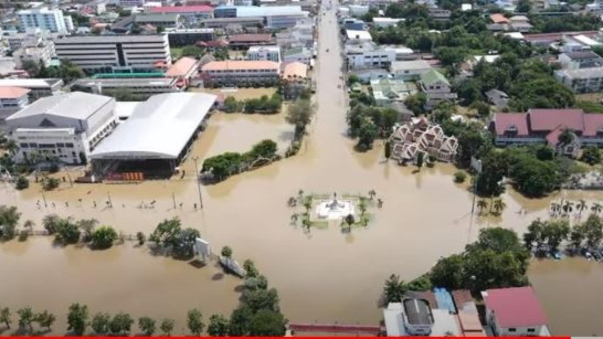 Cel puţin şase persoane au murit și alte două au fost date dispărute în urma inundaţiilor de proporții 