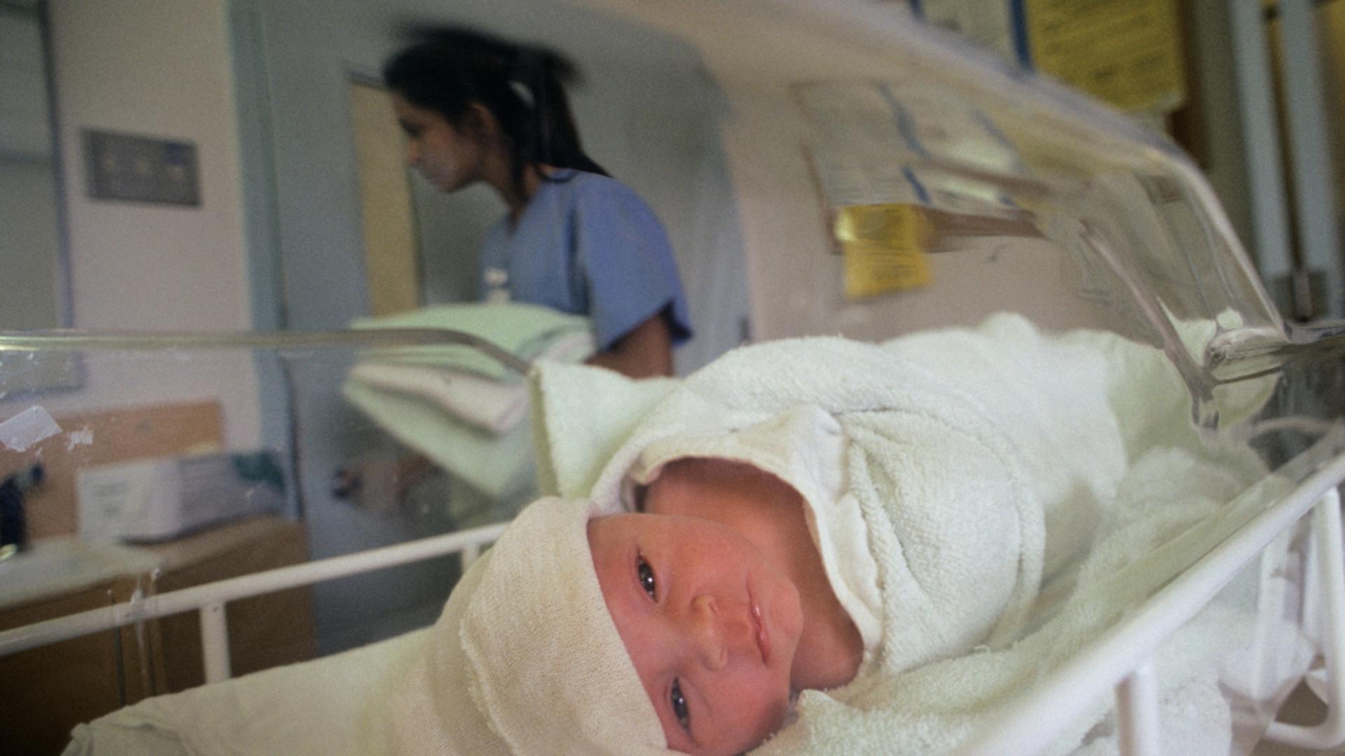 Un bebeluș a fos vaccinat din greșeală împotriva Covid. Foto/Profimedia