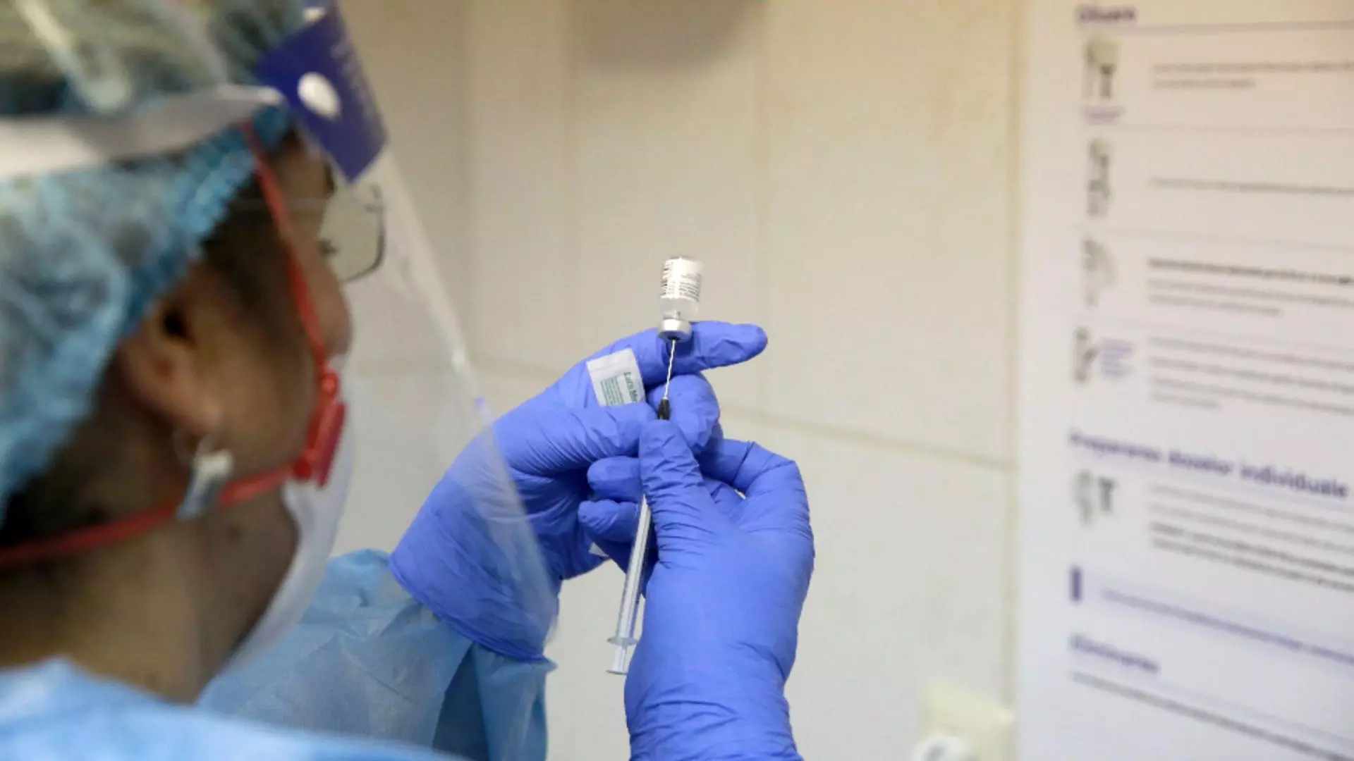 Pfizer cere autorizarea pentru medicamentul anti-Covid. Foto/Profimedia