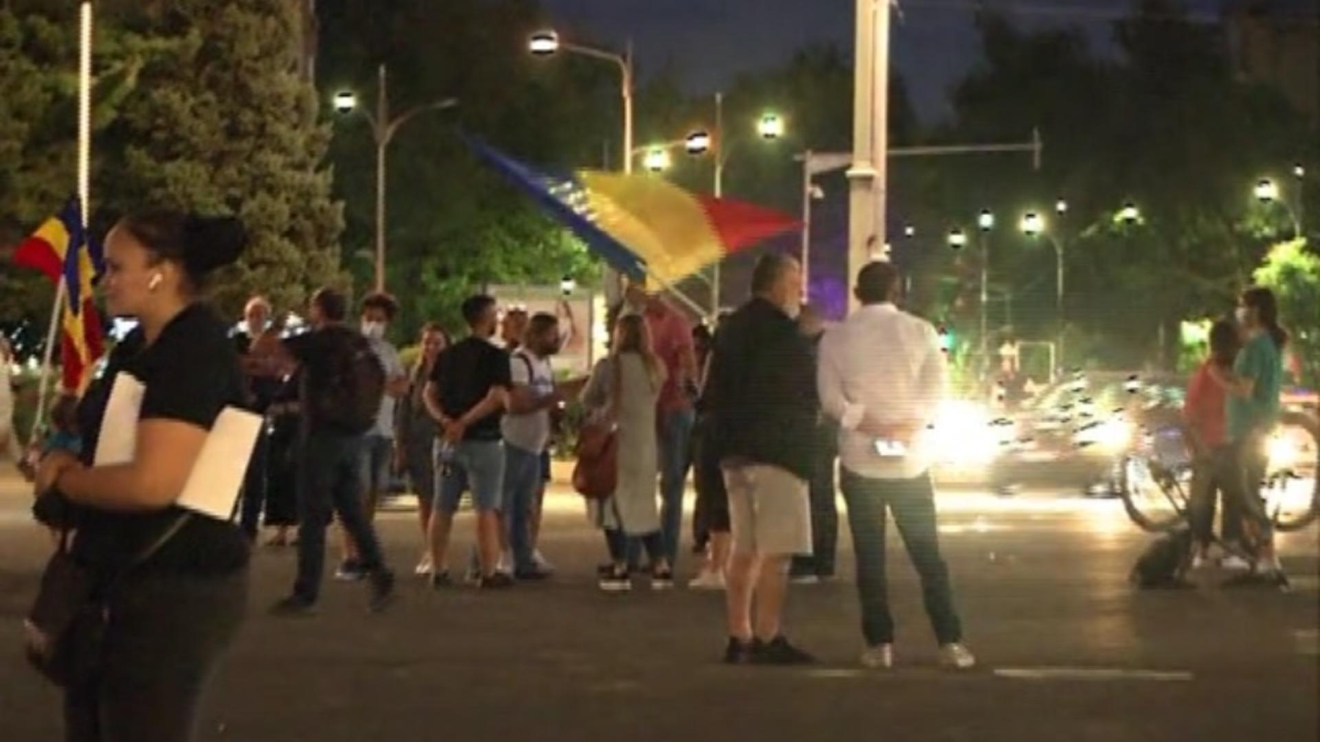 SCANDAL în fața Guvernului - Românii protestează împotriva lui Florin Cîțu în Piața Victoriei