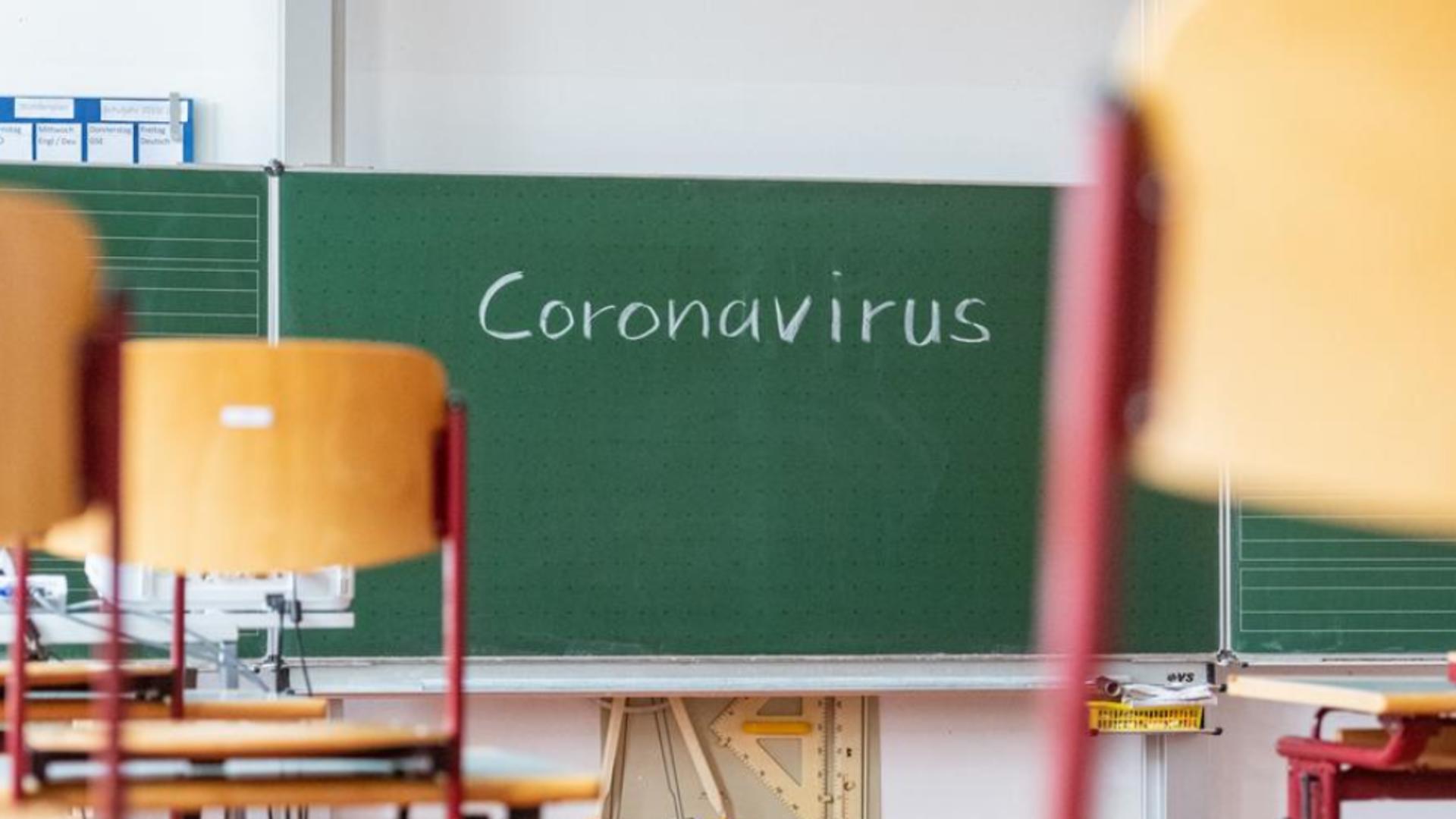 Mii de cazuri Covid-19 în școlile din București