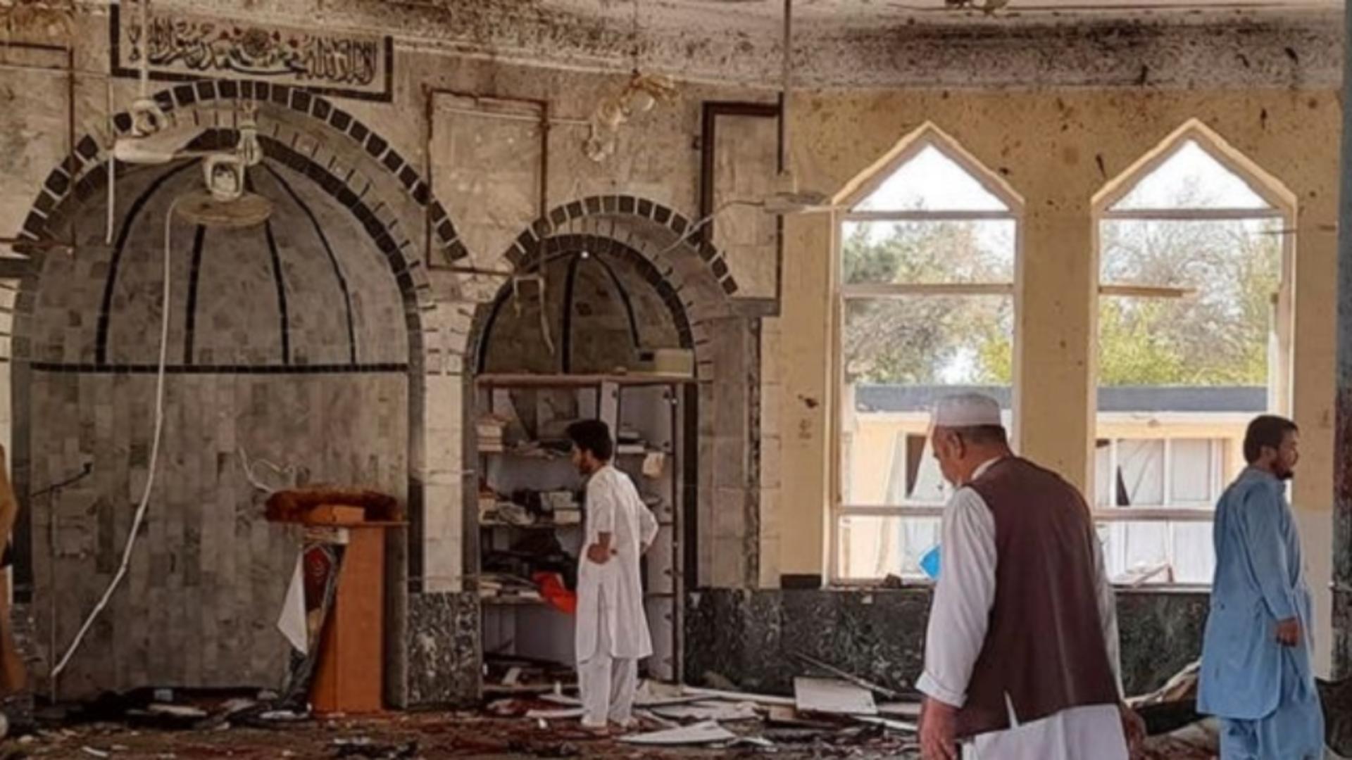 Explozie devastatoare în Afganistan - Atac sinucigaș cu bombă într-o moschee Foto: Twitter.com