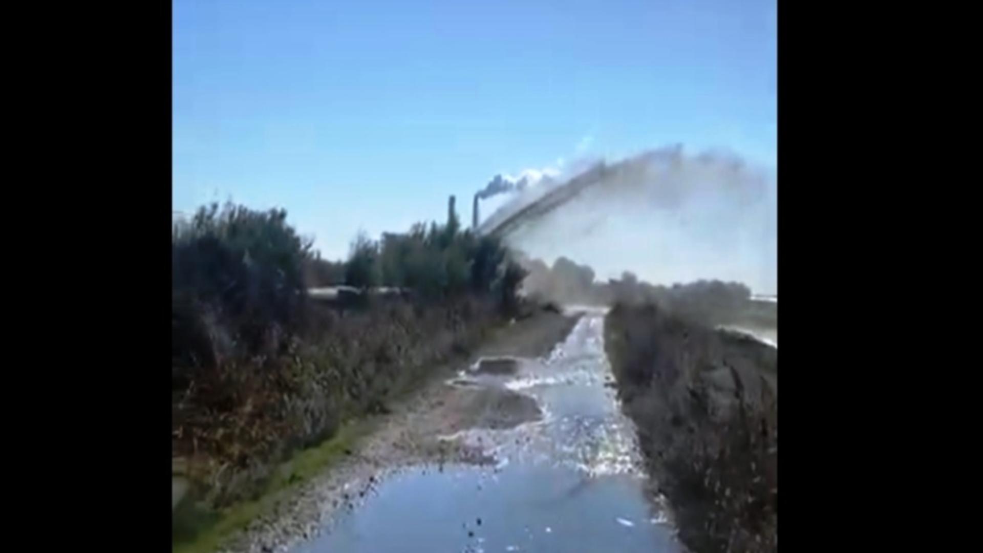 Conducta de apă uzată a Craiovei, spartă / Captură video