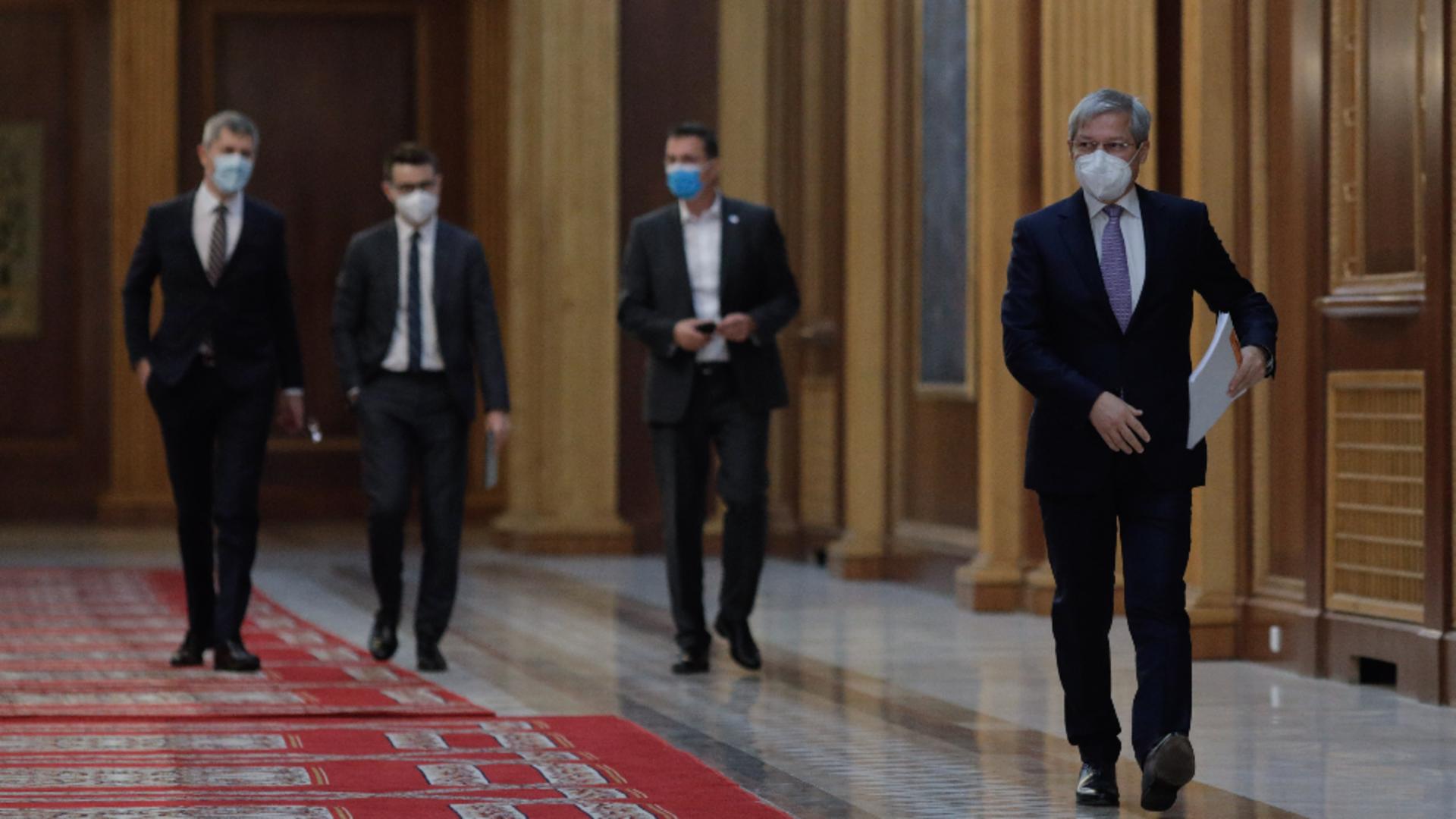 Cioloș anunță că USR nu va sprijini Guvernul Ciucă. Foto/Inquam