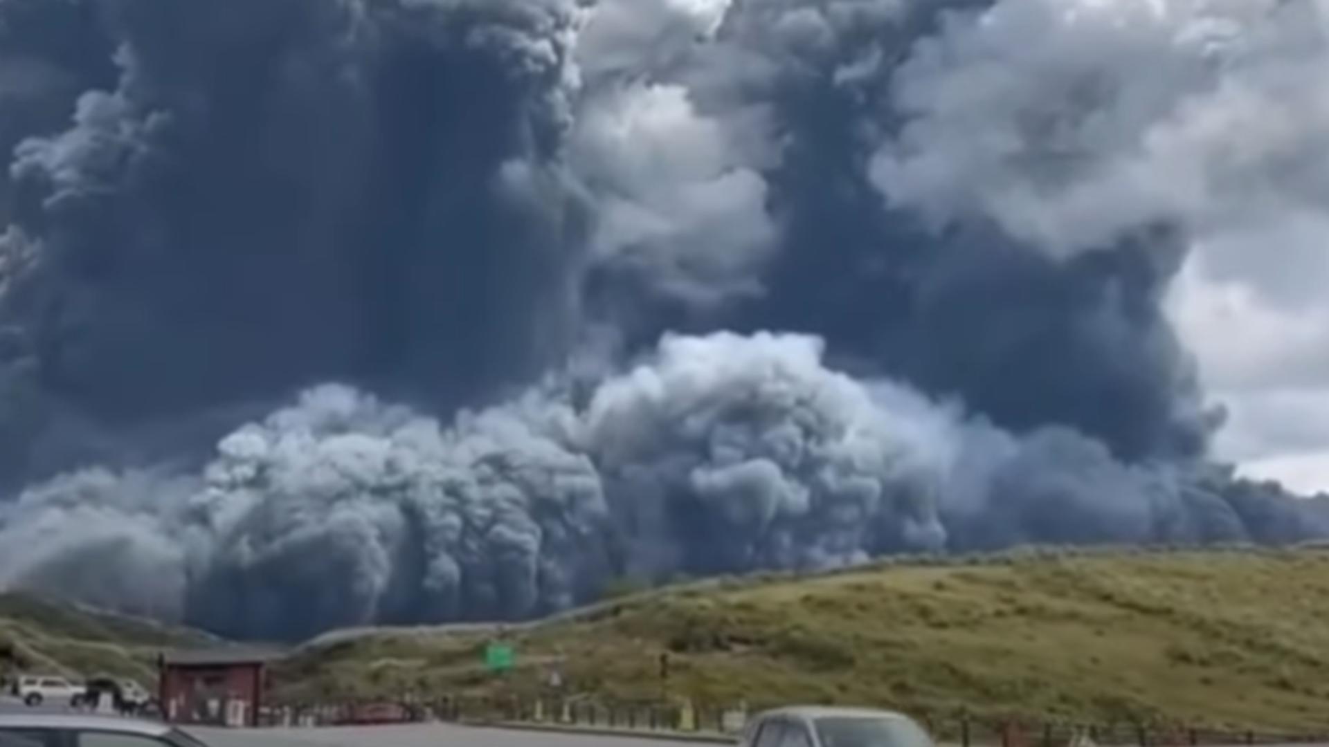 Erupție vulcan Japonia / Captură video
