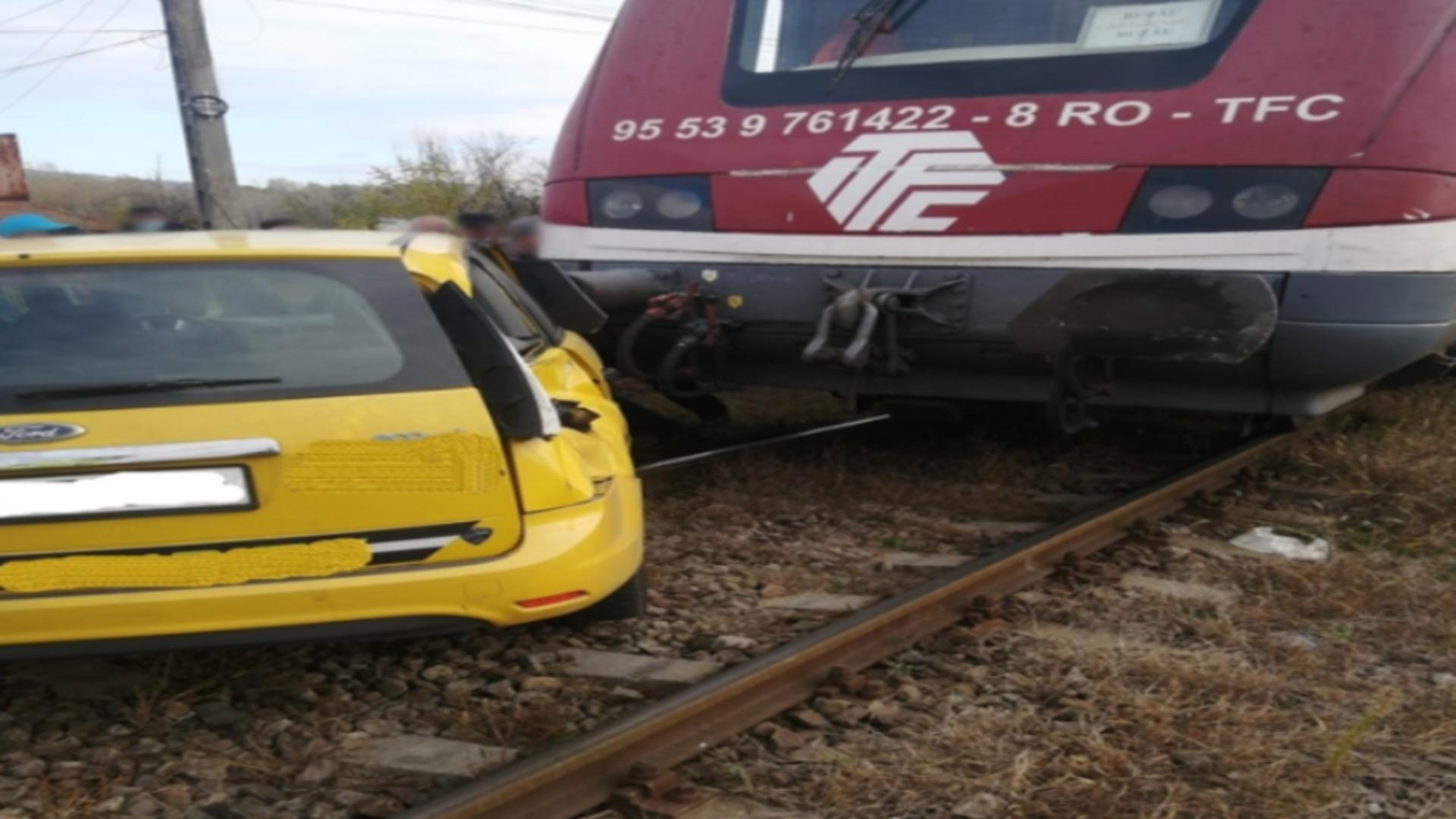 Mașină lovită de tren în județul Brăila