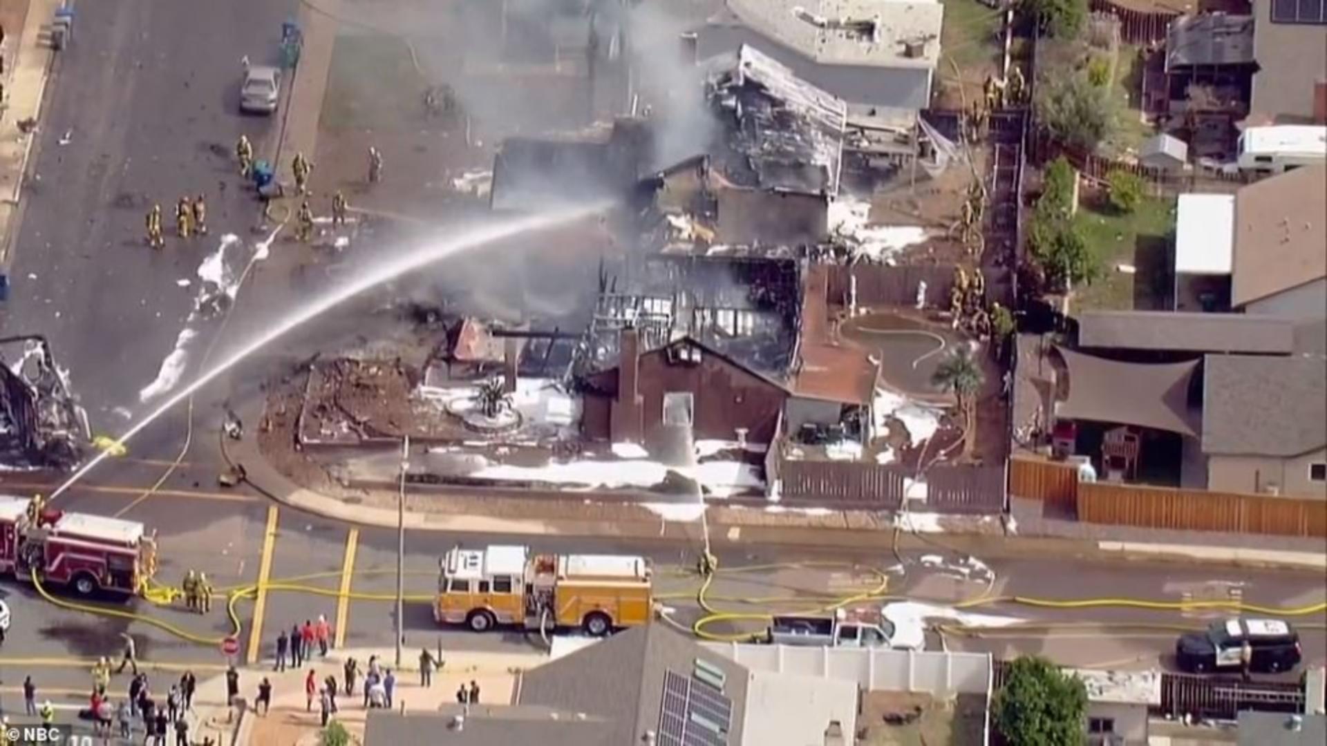 Tragedie în San Diego, California: Mai multe VICTIME - Morți și răniți, case în flăcări după ce un avion s-a prăbușit