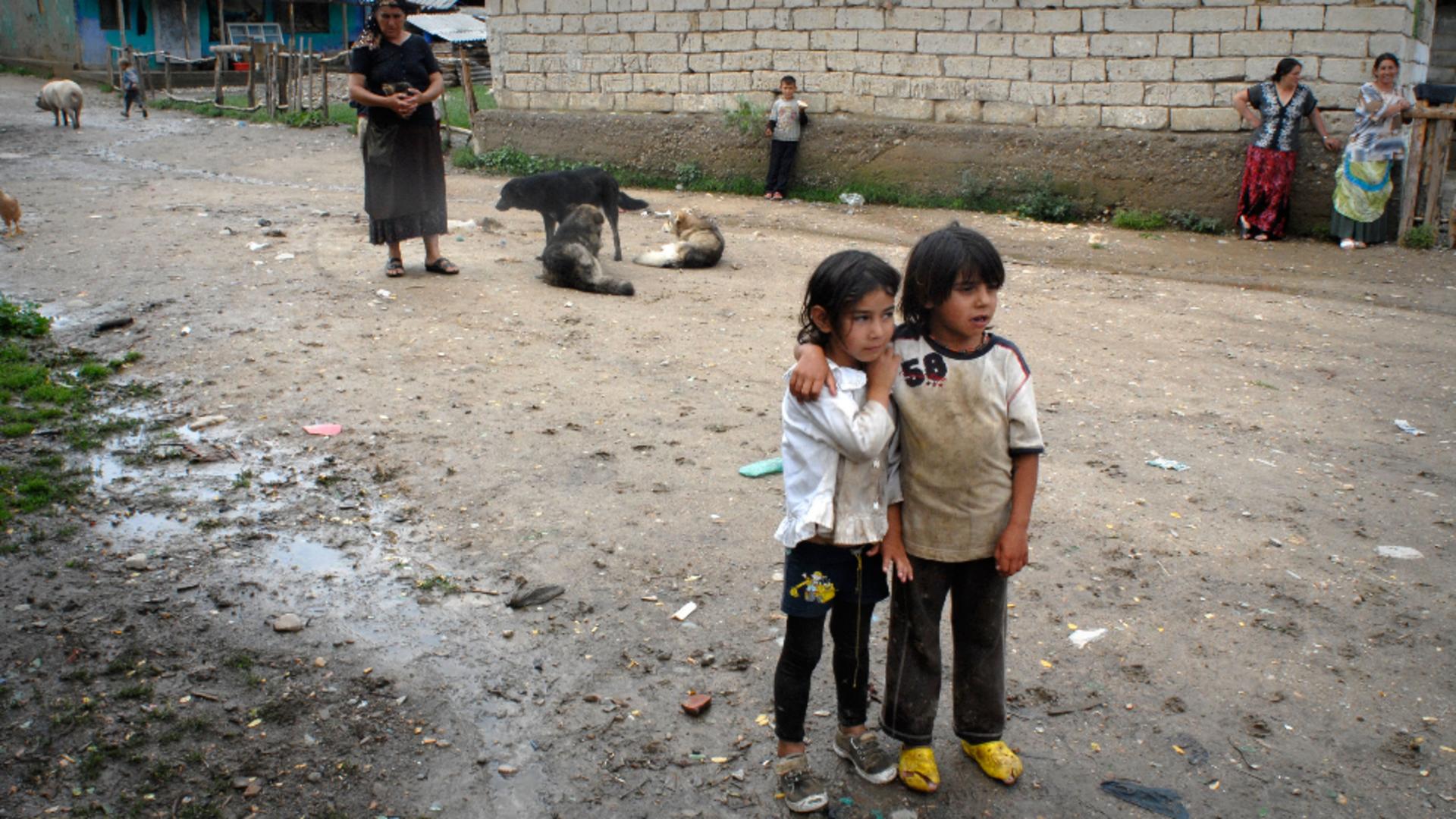 Copiii din România, cei mai supuşi riscului de sărăcie din UE. Foto/Profimedia