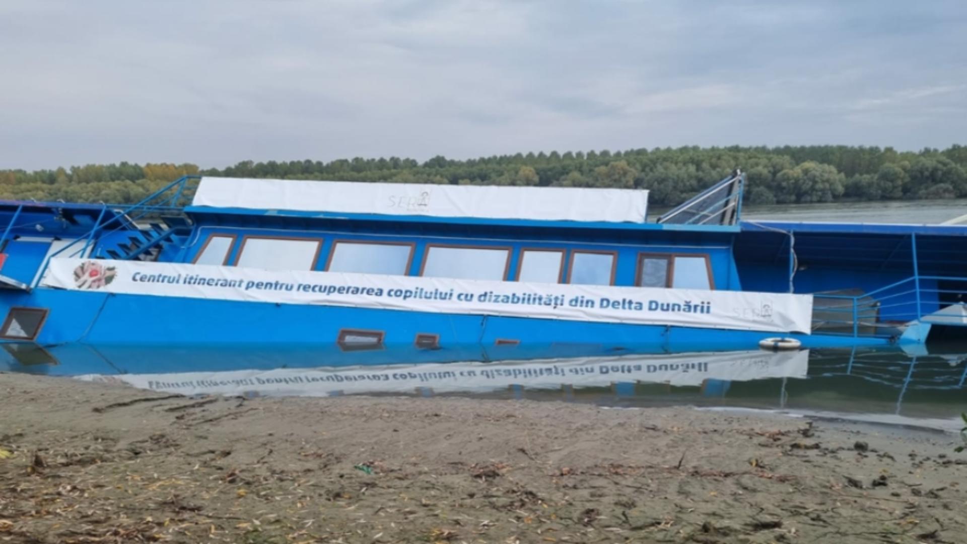10.000 de euro pentru repararea vaporului pentru copiii cu dizabilități, scufundat după inaugurarea cu fast făcută de Raluca Turcan