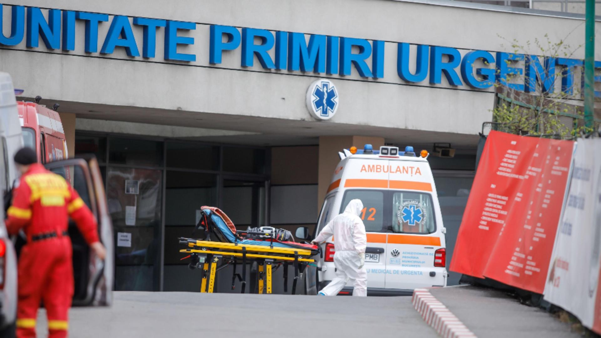 Cozi de ambulanțe la porțile spitalelor / FOTO: Profi Media
