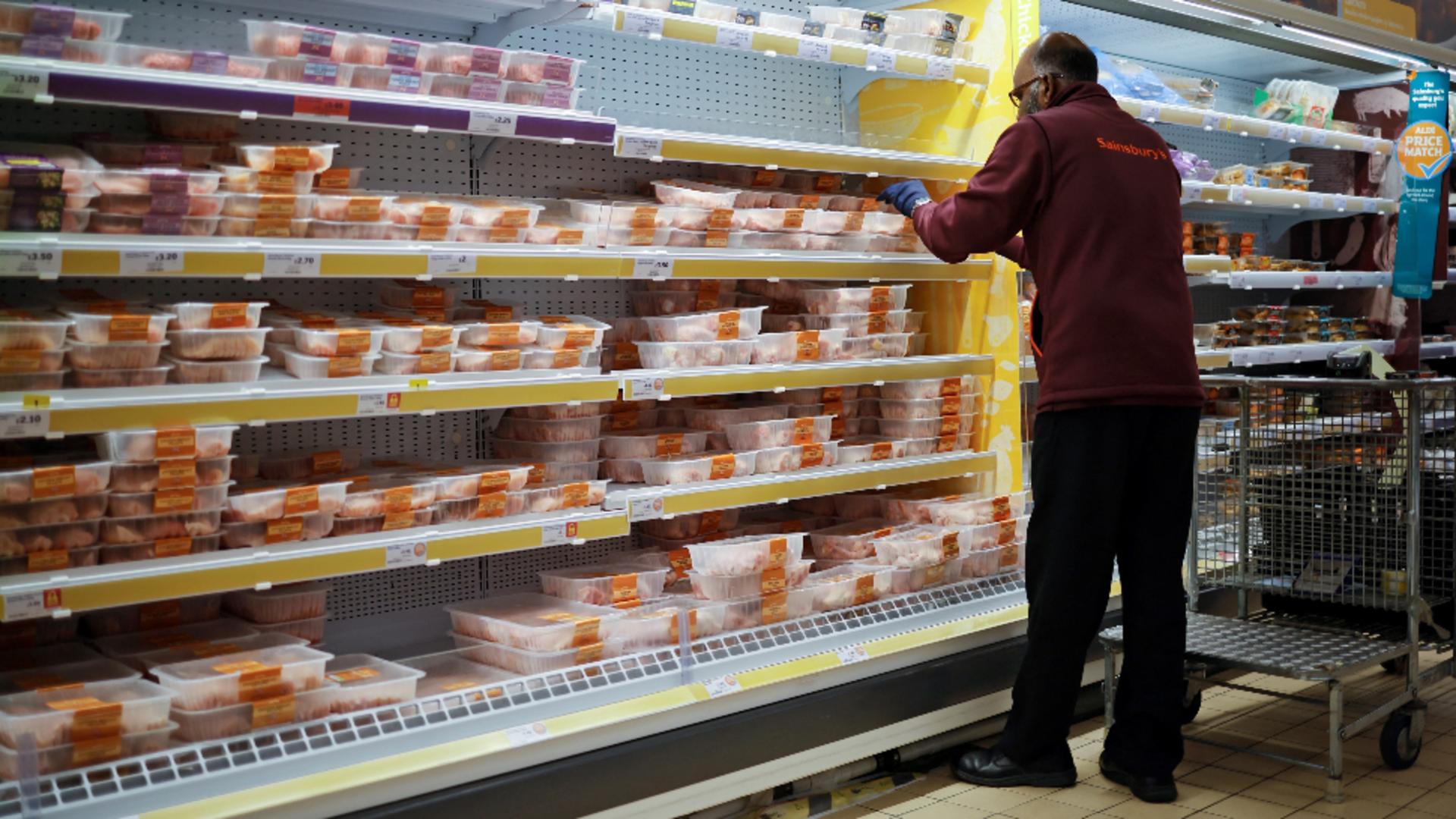Carne de pui cu salmonella, vândută în magazinele alimentare / Foto: Profi Media