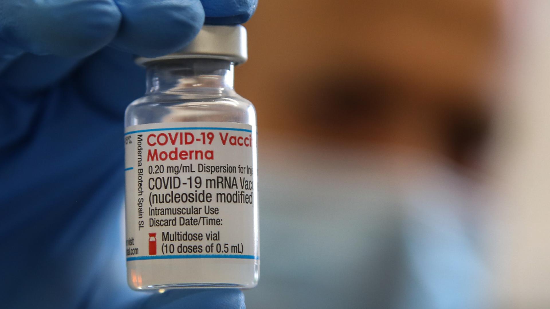 Suedia și Danemarca întrerup vaccinarea cu doze de la Moderna în cazul tinerilor. FOTO: Profi Media