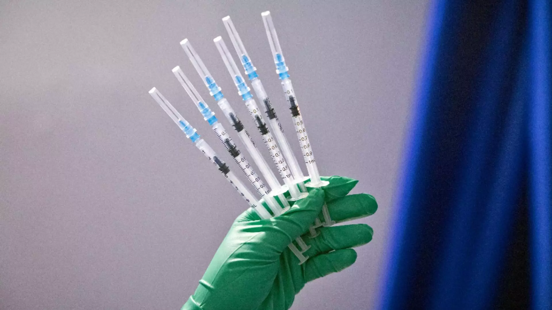 Angajatorii ungari le pot cere angajaților să se vaccineze / Foto: Profi Media