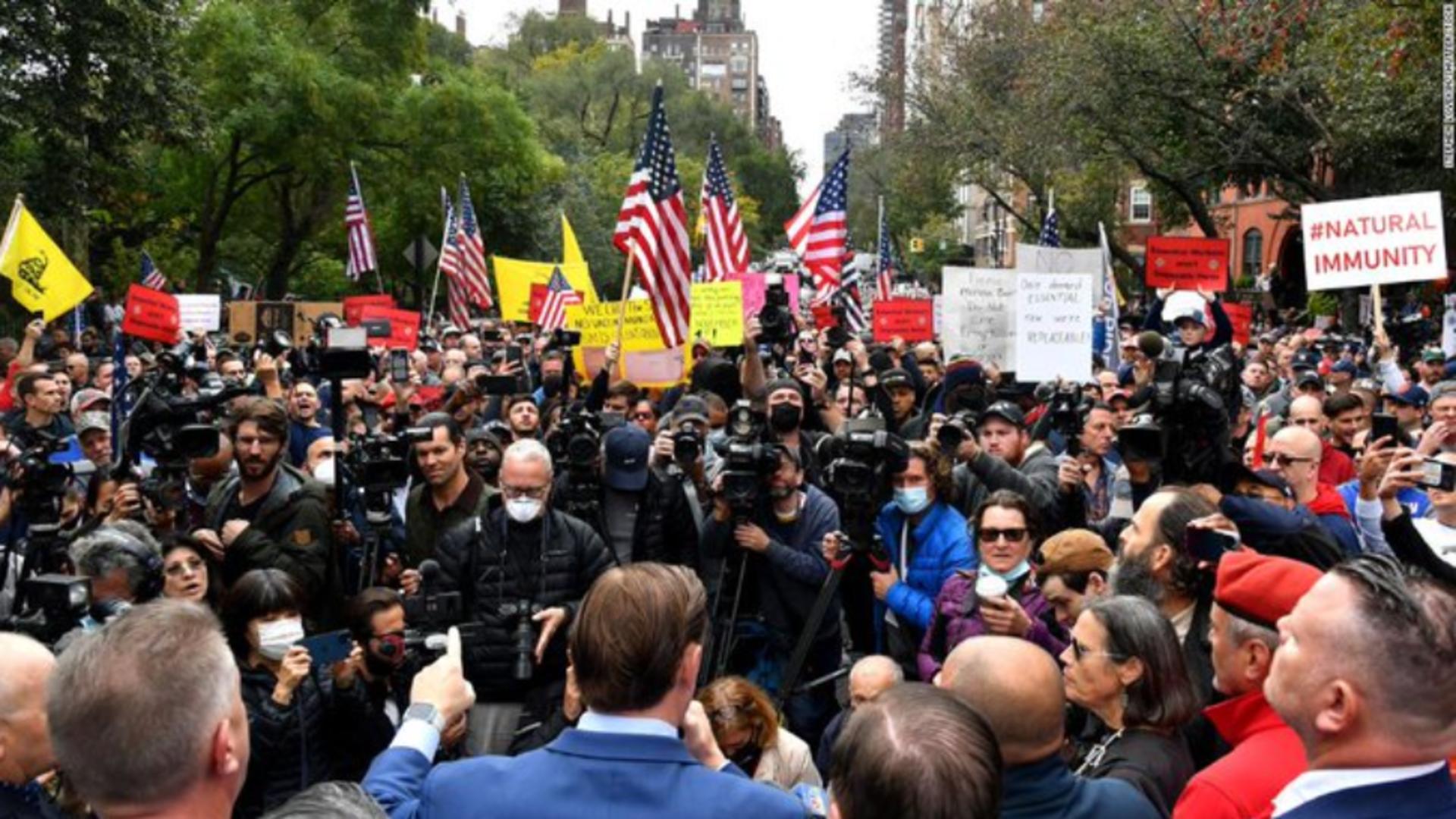 PROTESTE masive în SUA - MII de angajați, în stradă împotriva certificatului COVID-19 Foto: Twitter.com
