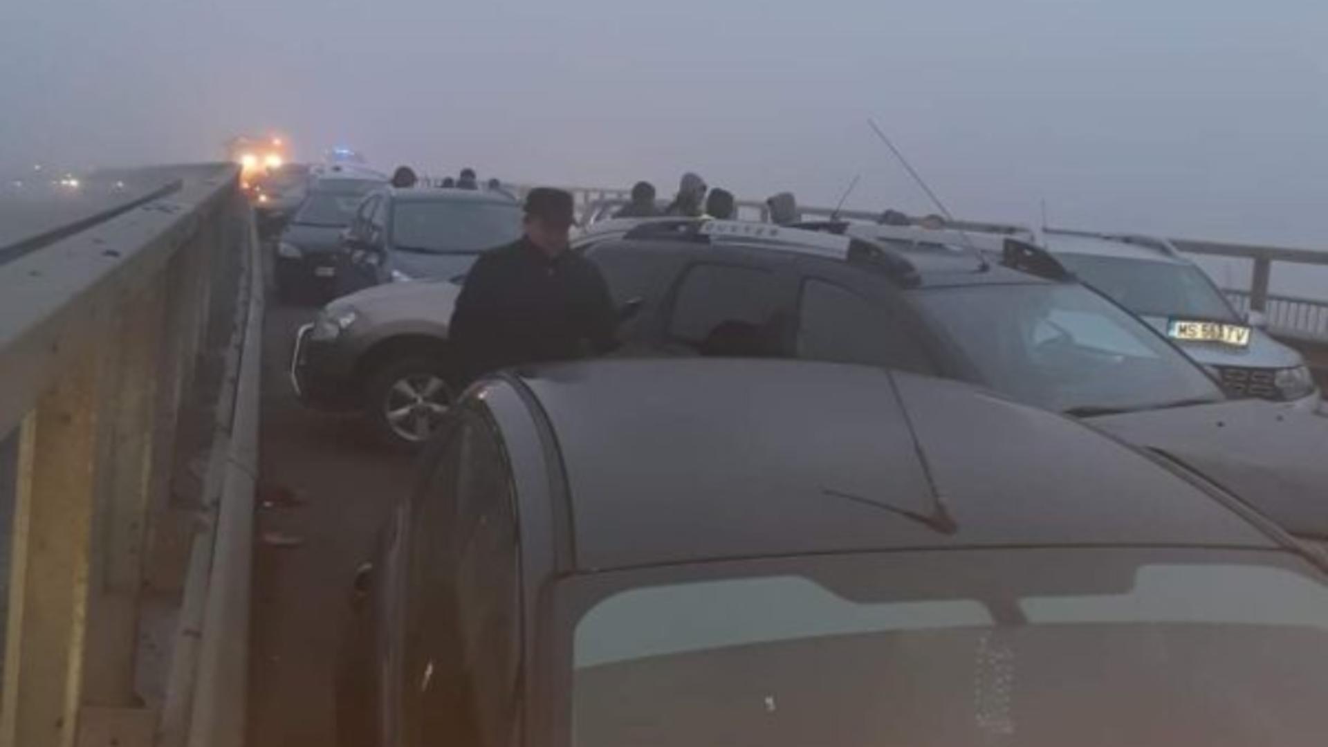 Accident cumplit, cu 20 de mașini, în județul Mureș
