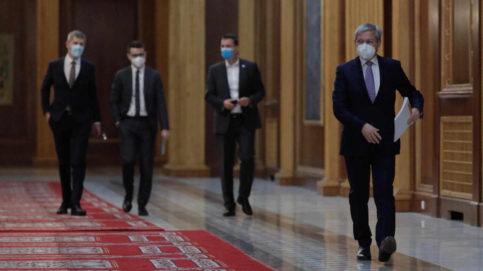 Cioloș nu ar spune nu unor negocieri cu PNL. Foto/Inquam