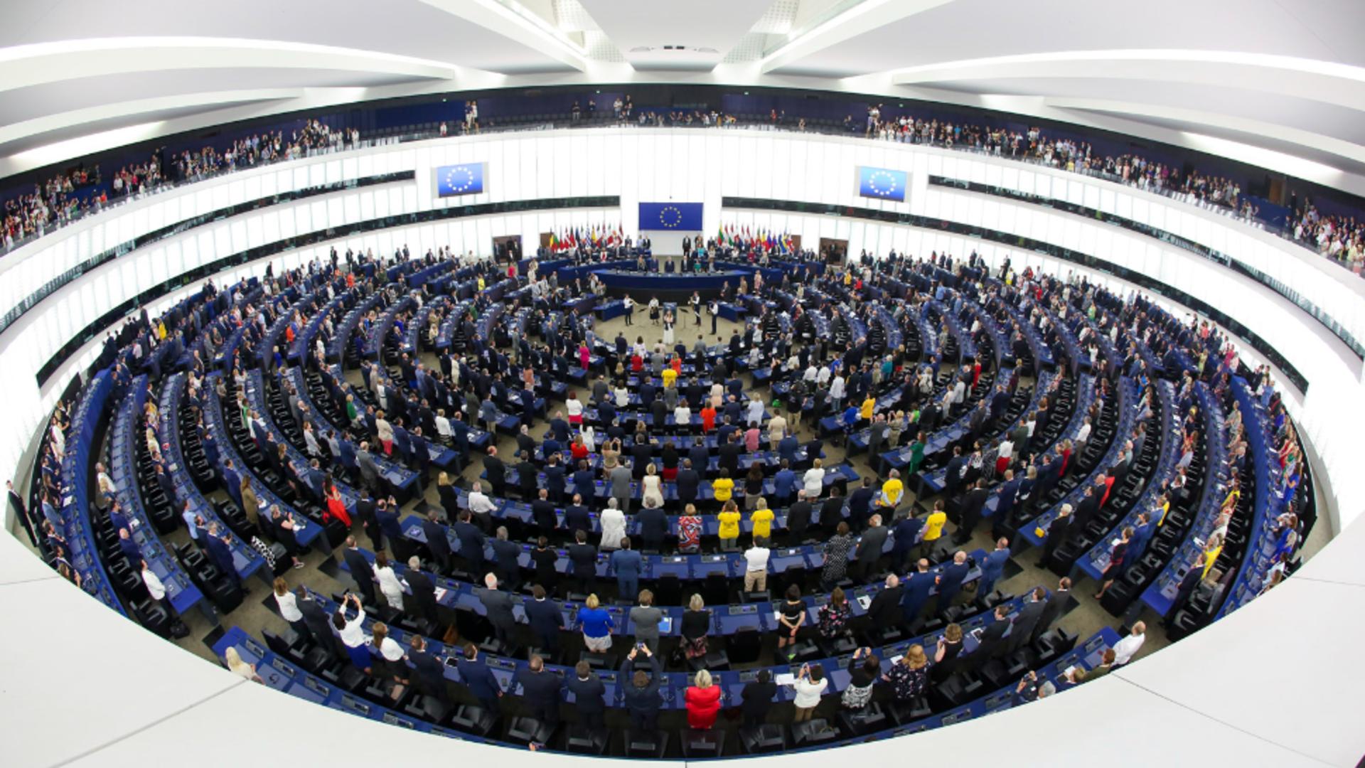 Ce îi așteaptă pe europarlamentarii români la Bruxelles, Strasbourg și Luxemburg - Decizia, din 3 noiembrie