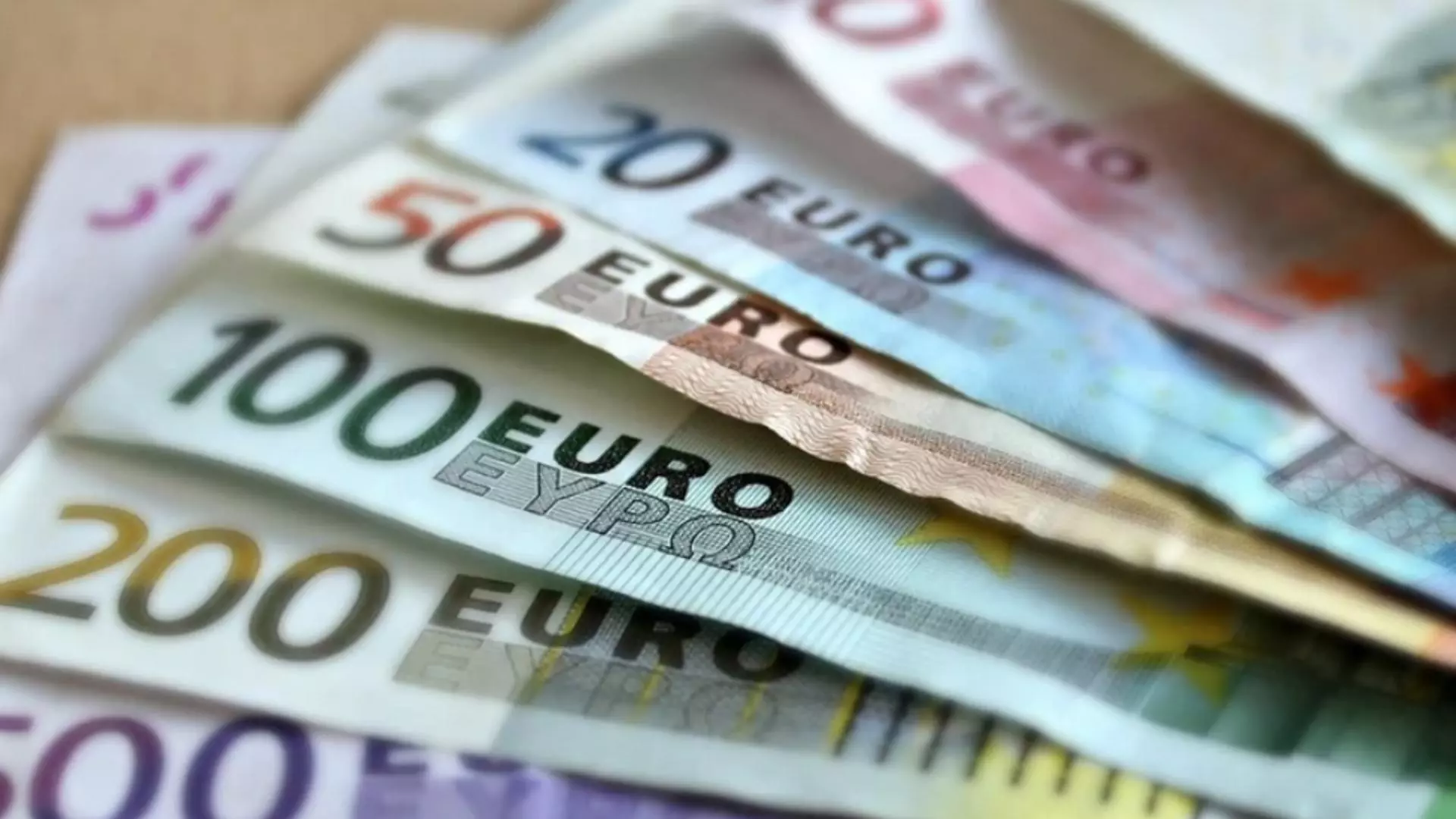 Cîțu îi felicită pe români pentru creșterea economică