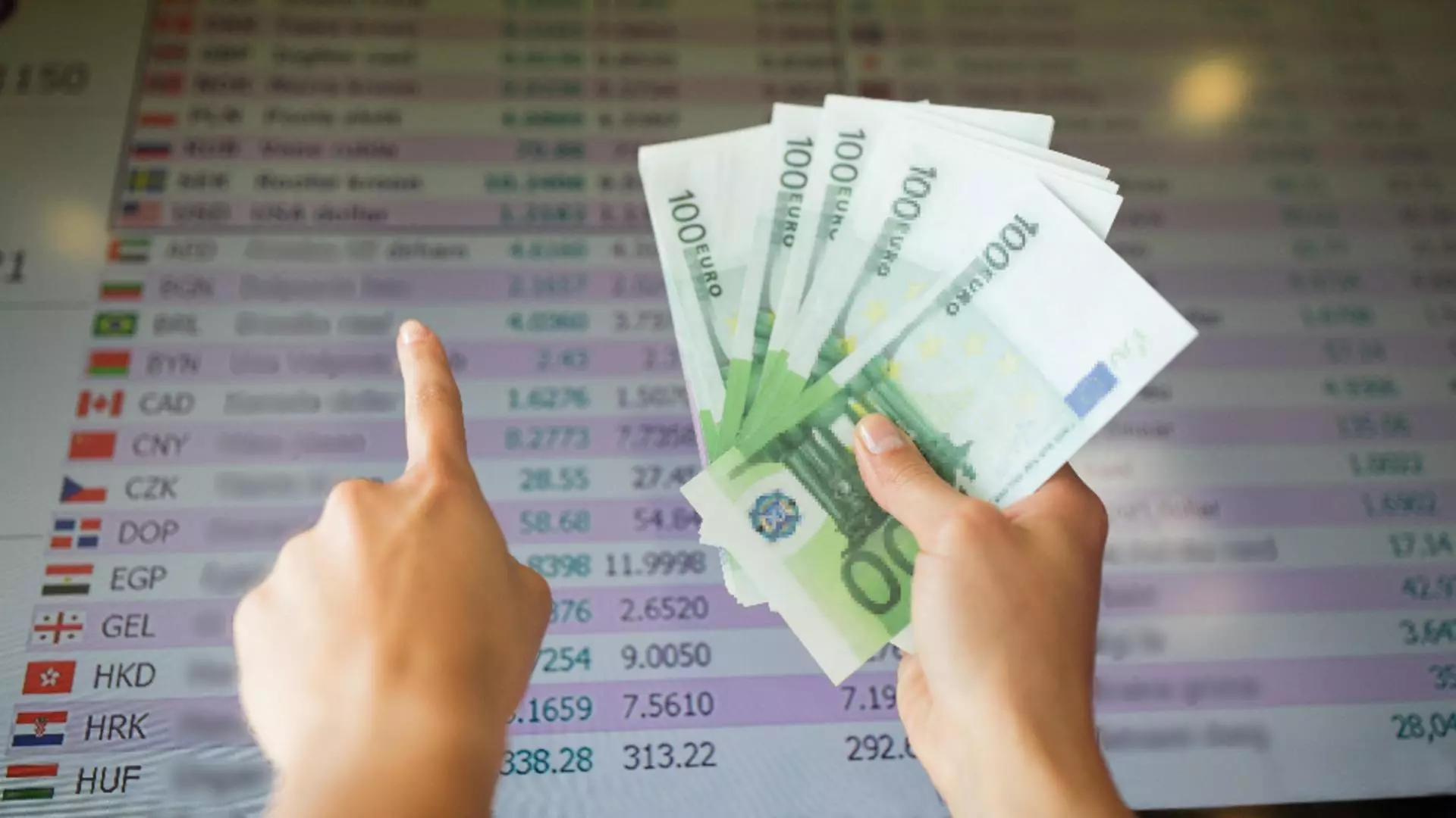 Leul s-a depreciat în raport cu euro.Foto/Profimedia