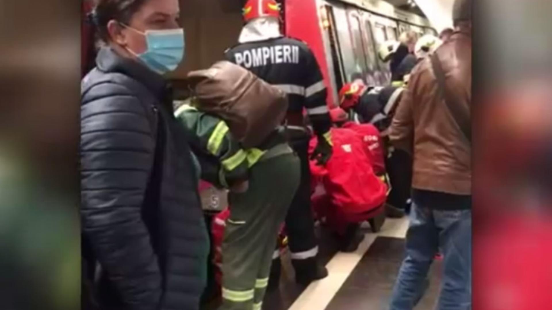 Bărbat la un pas de moarte, după ce a căzut pe șinele metroului