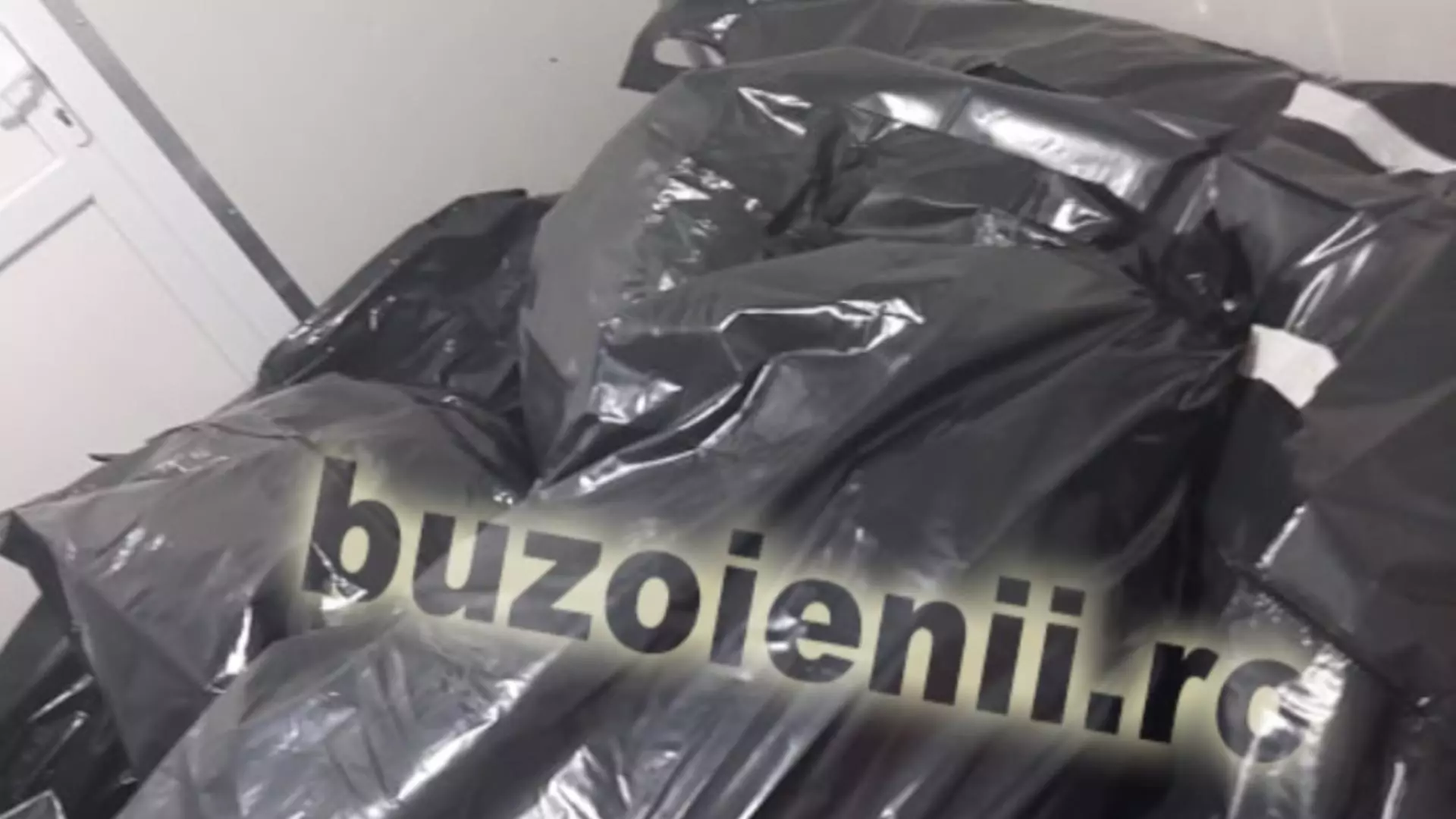 Sacii cu decedați COVID nu mai au loc la morgă