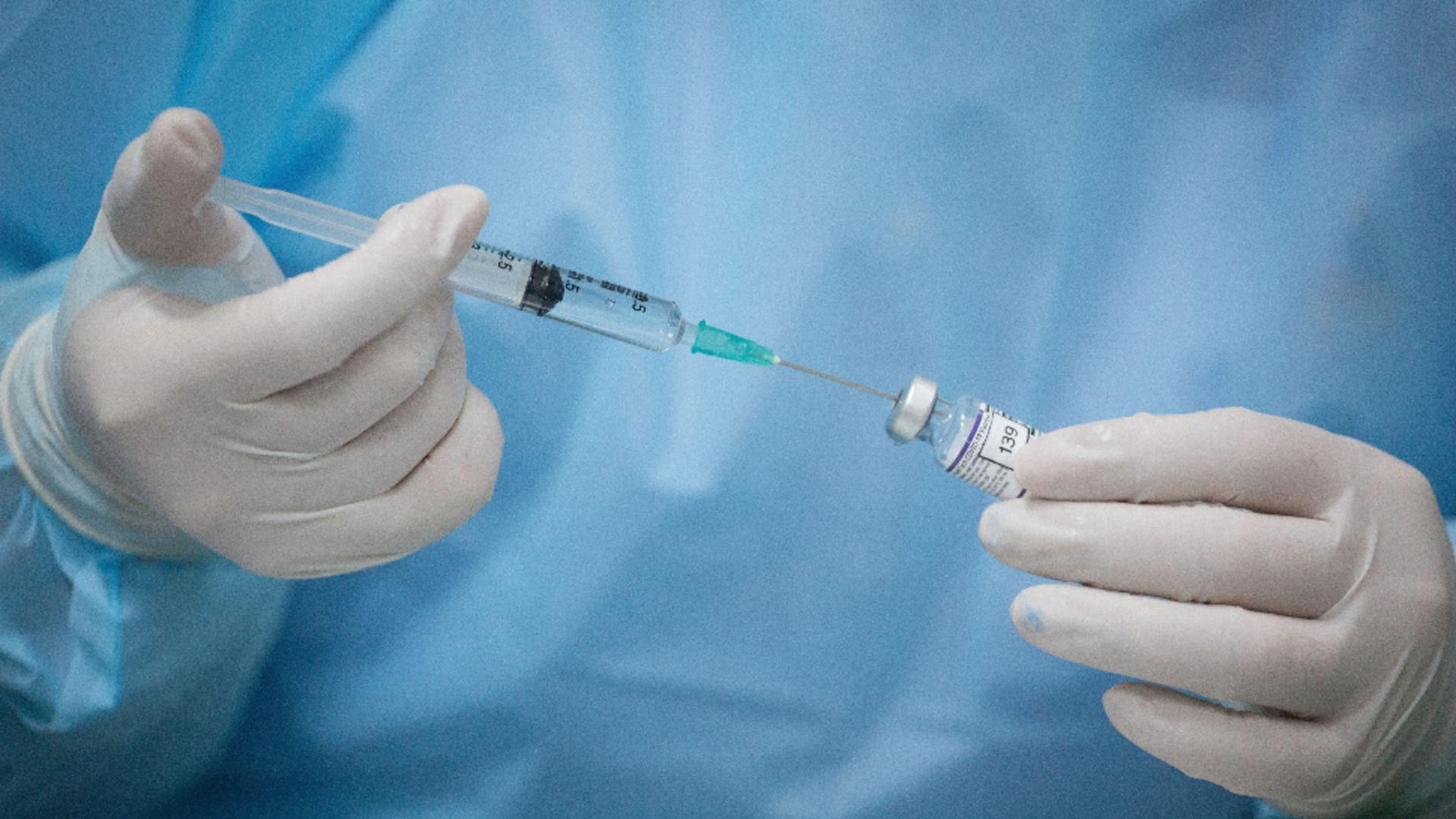Vaccinarea OBLIGATORIE împotriva COVID pentru persoanele de peste 60 de ani. Foto: Profi Media