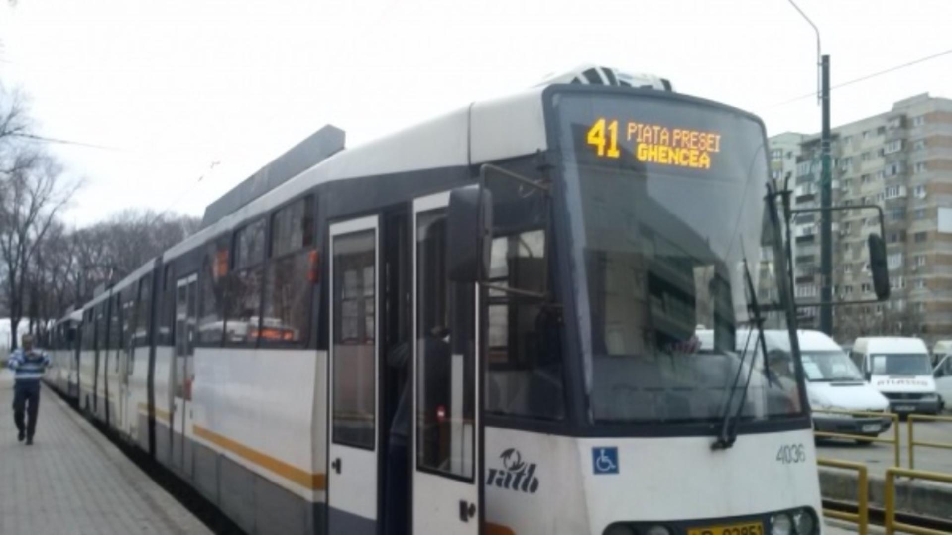 Circulaţia tramvaiului este blocată pe sensul spre Piaţa Presei