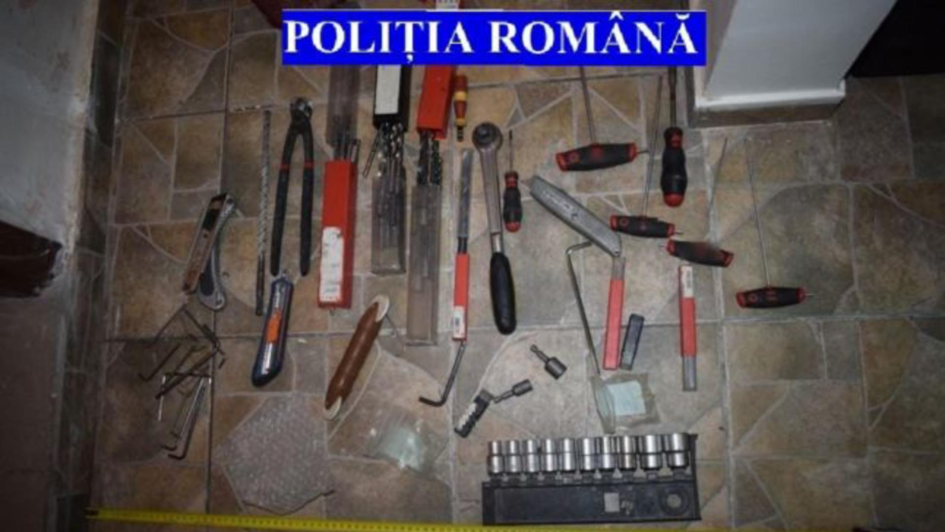 unelte folosite de suspecți FOTO: Poliția Română 