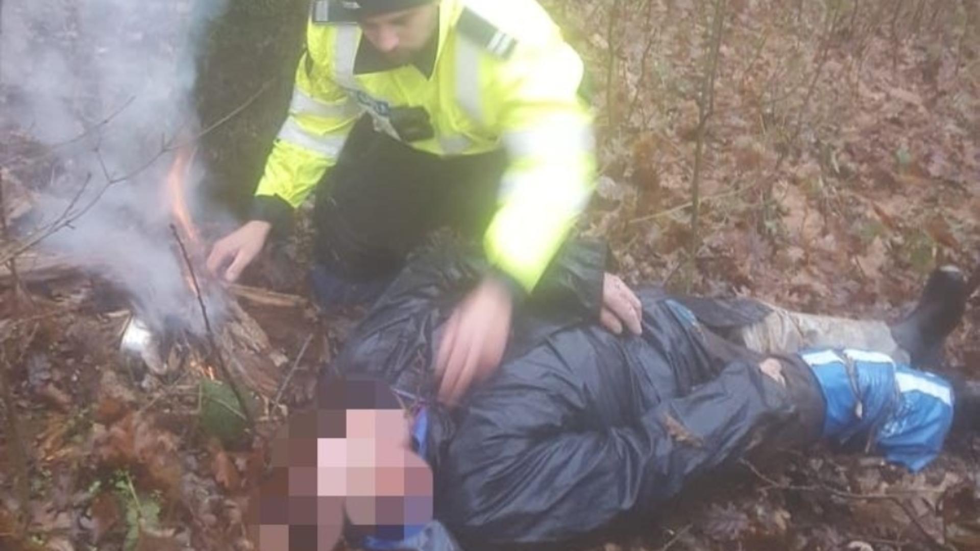 Bărbat găsit înghețat de frig și semi-conștient, după ce a căzut într-o râpă în pădure