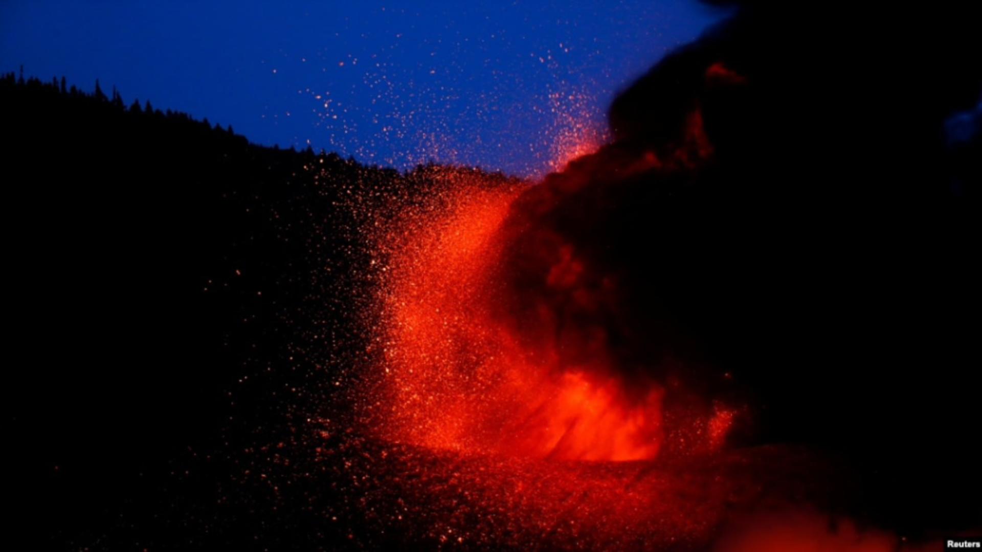 Eruptie vulcanica FOTO: Twitter 