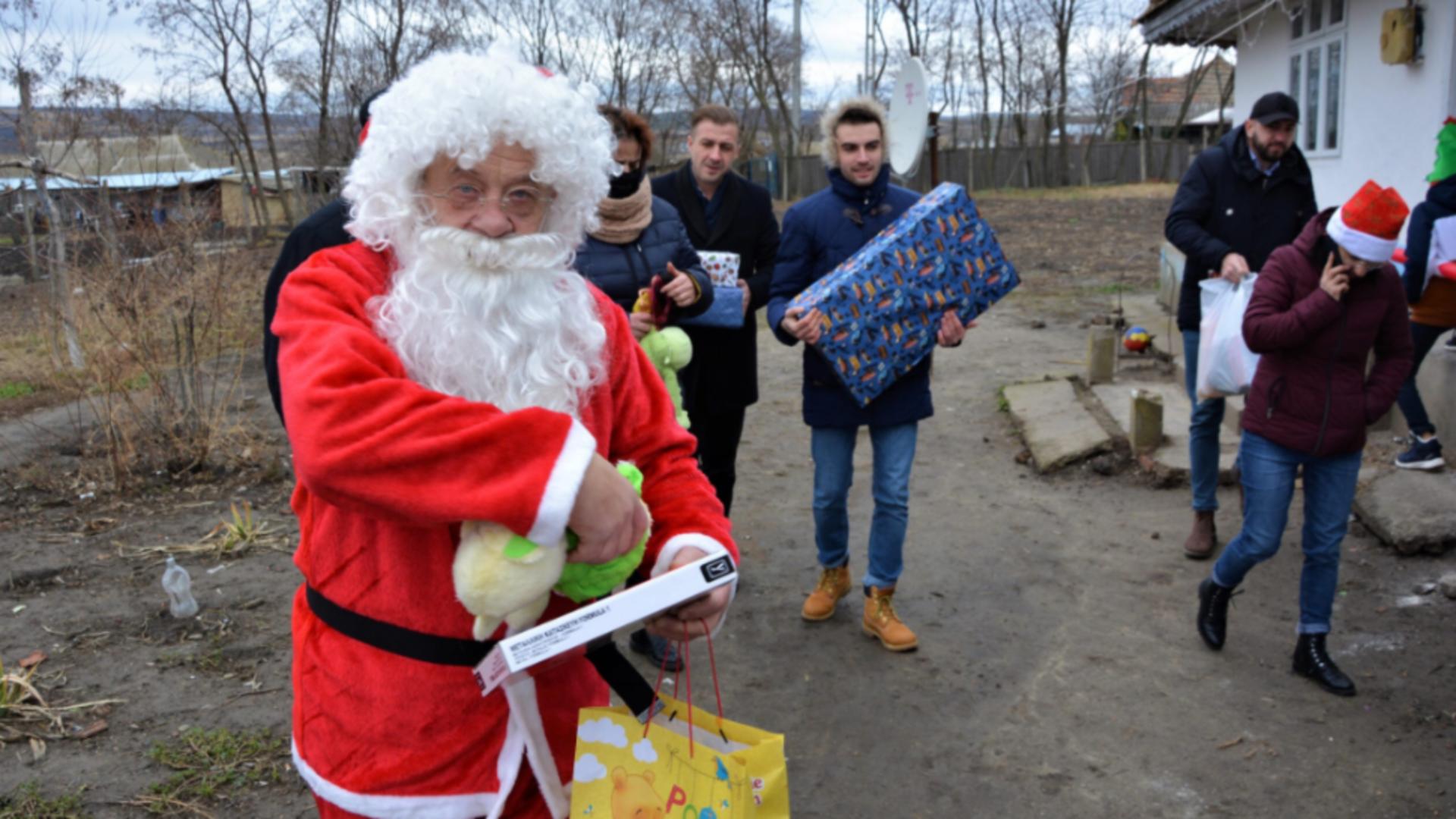 Social-democratul Dumitru Buzatu explică de ce s-a îmbrăcat în Moș Crăciun