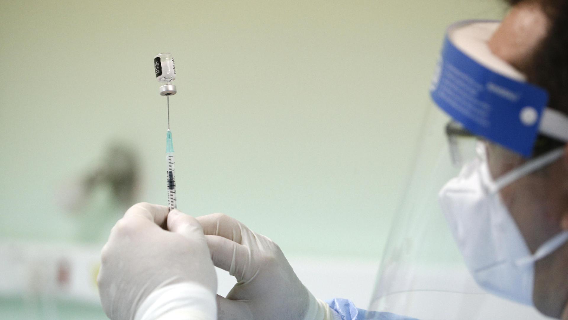 Cum află medicii români că un bolnav de Covid a fost vaccinat la chiuvetă / Foto: Inquam, Cornel Putan
