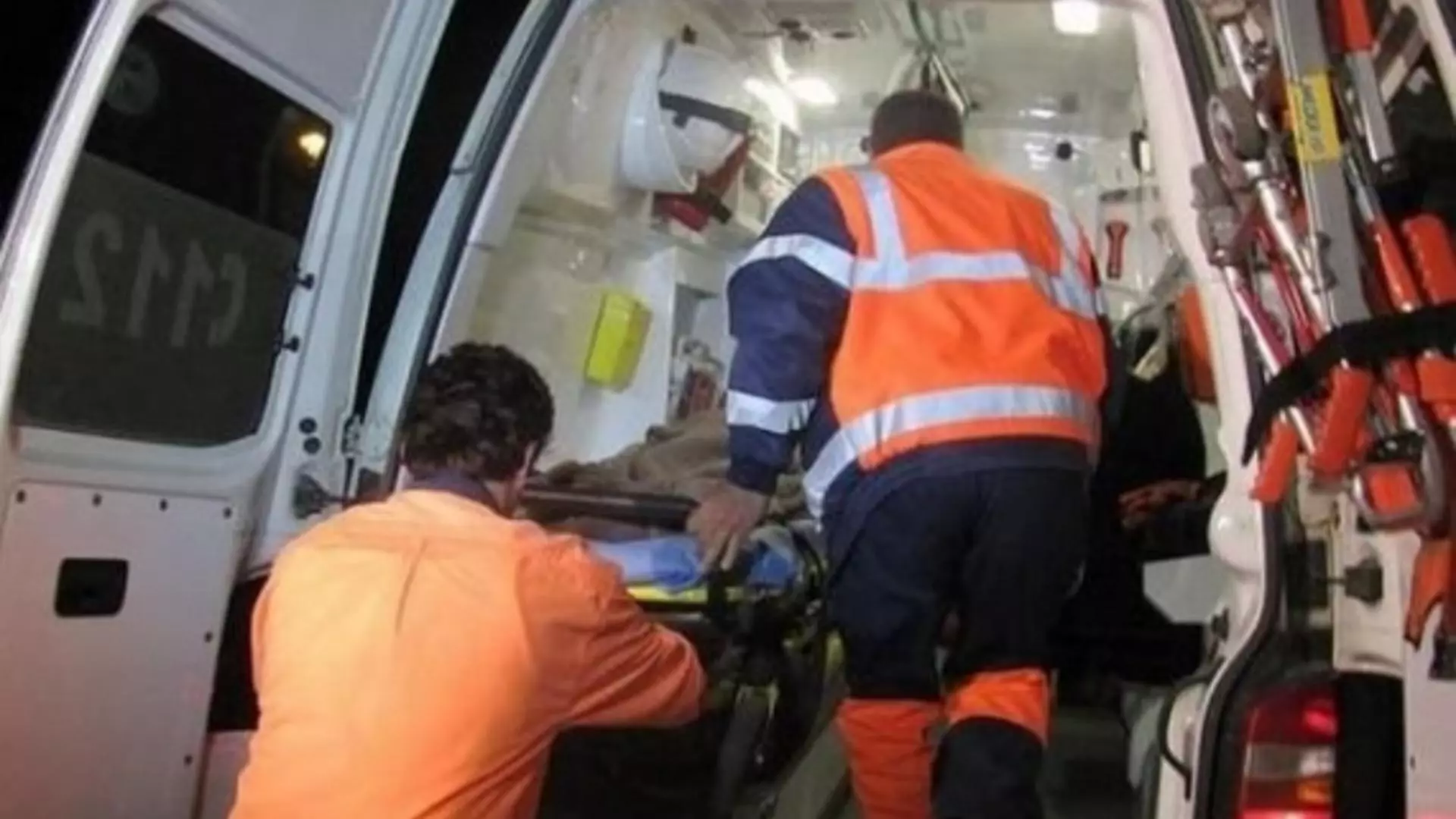  un ambulanțier a fost înjunghiat de pacient
